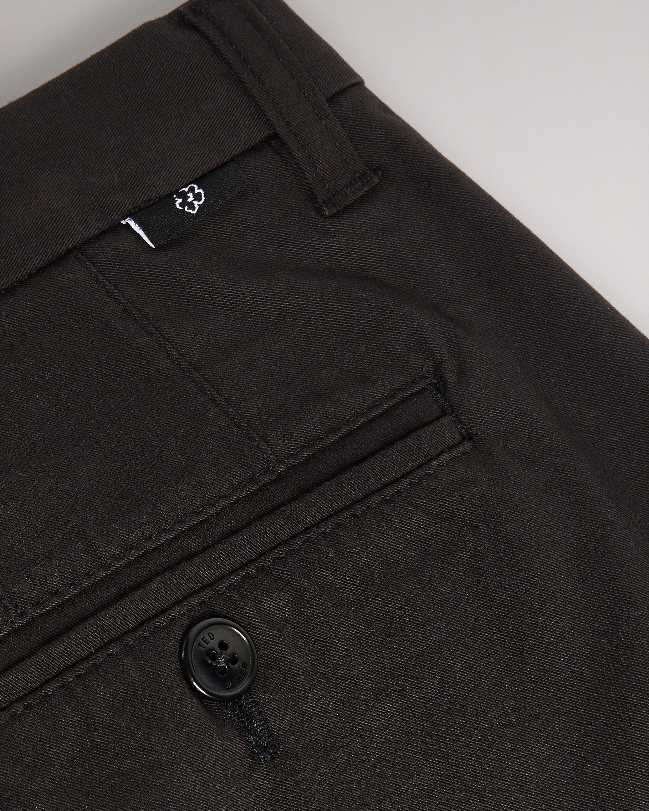 Genay Slim Chinos