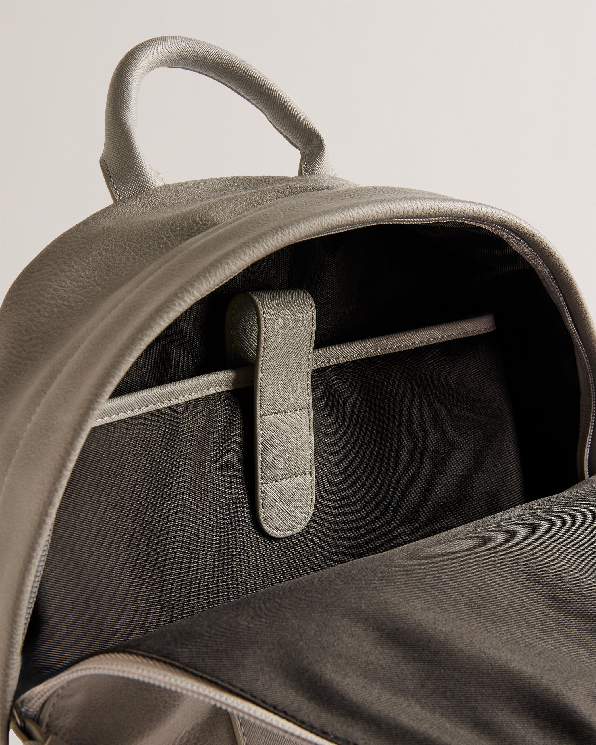 Esentle Striped PU Backpack Lt-Grey