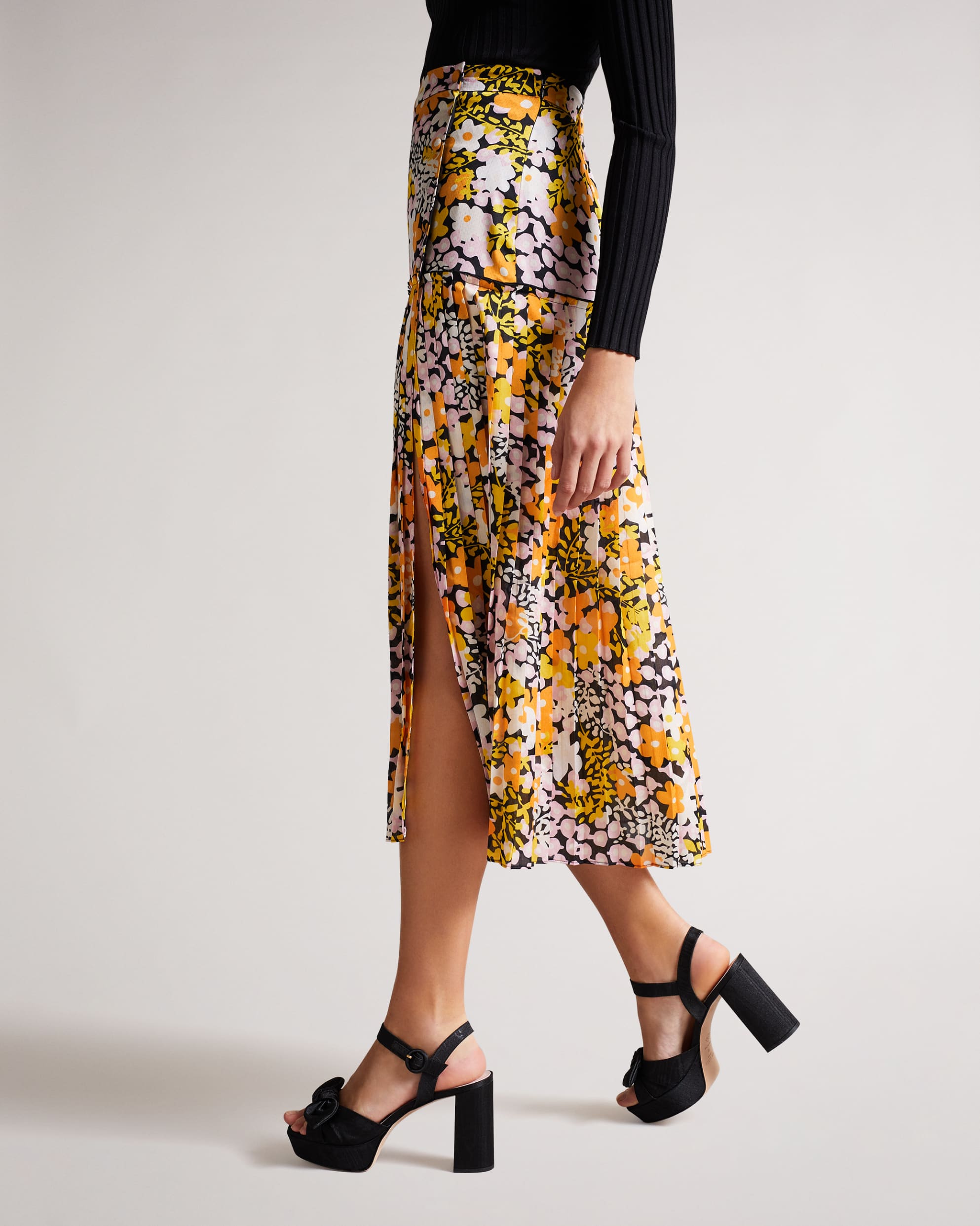 Anggela Dropped Waist Midi Skirt Black
