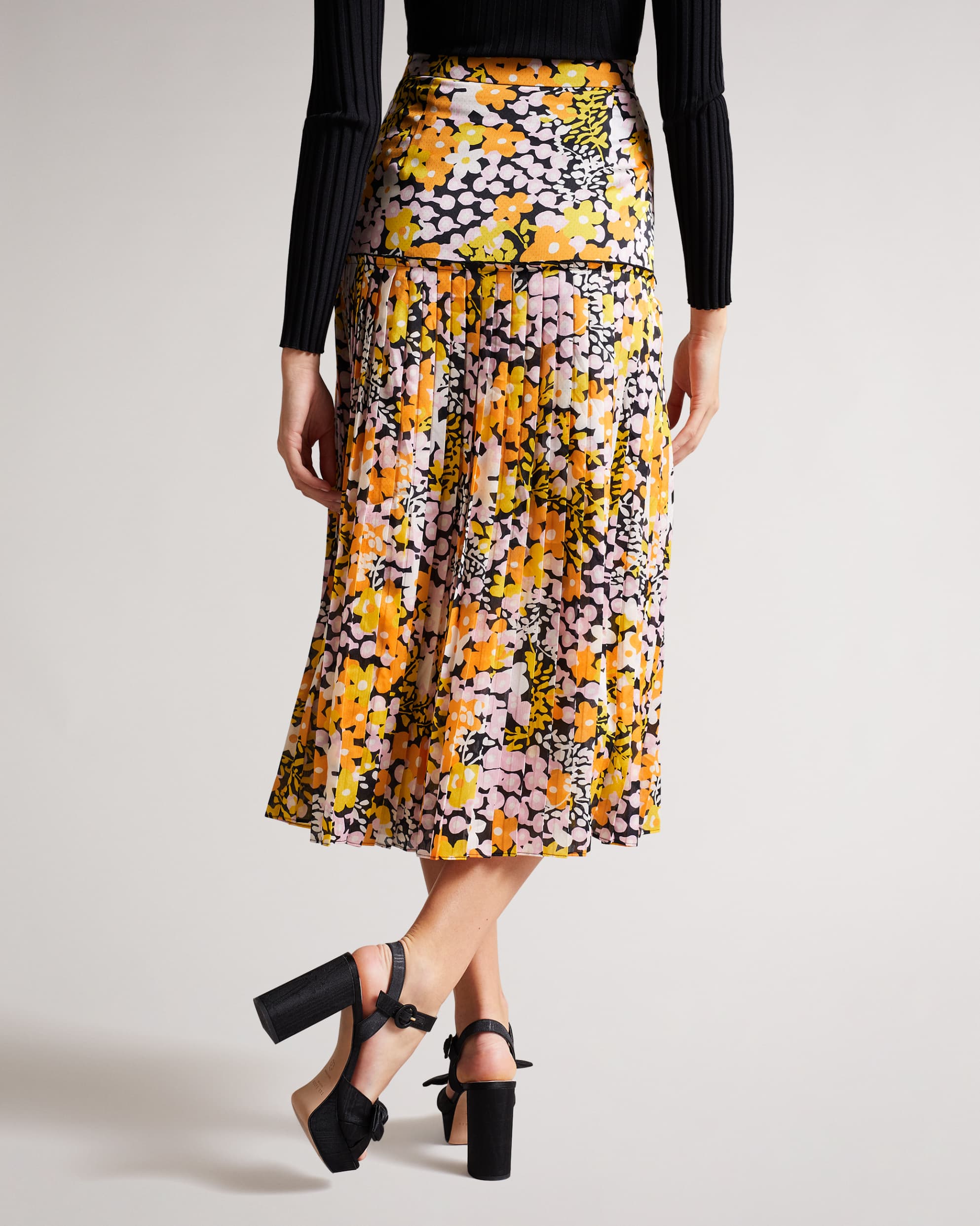 Anggela Dropped Waist Midi Skirt Black