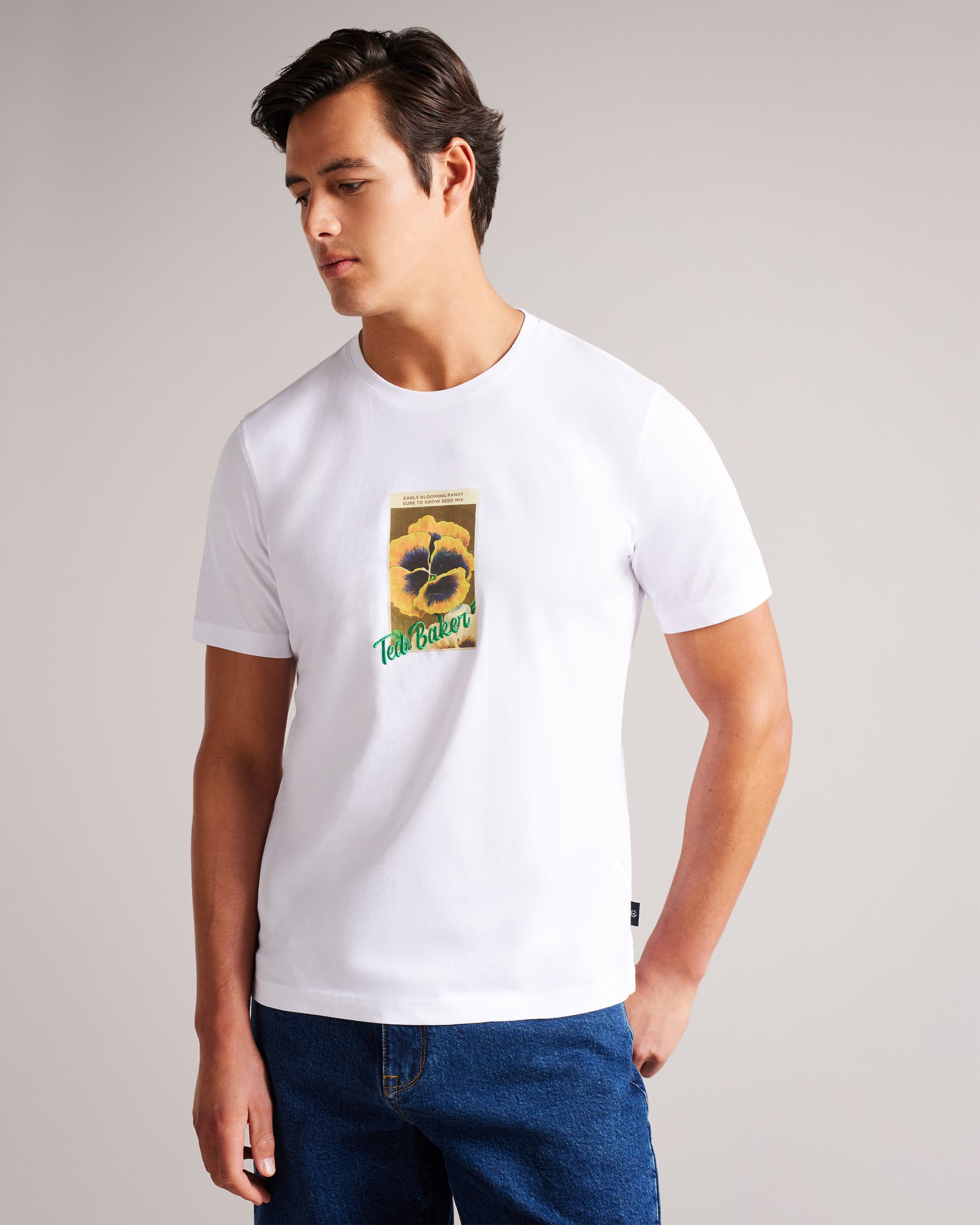 أبتشرش تيشيرت أبيض بأكمام قصيرة