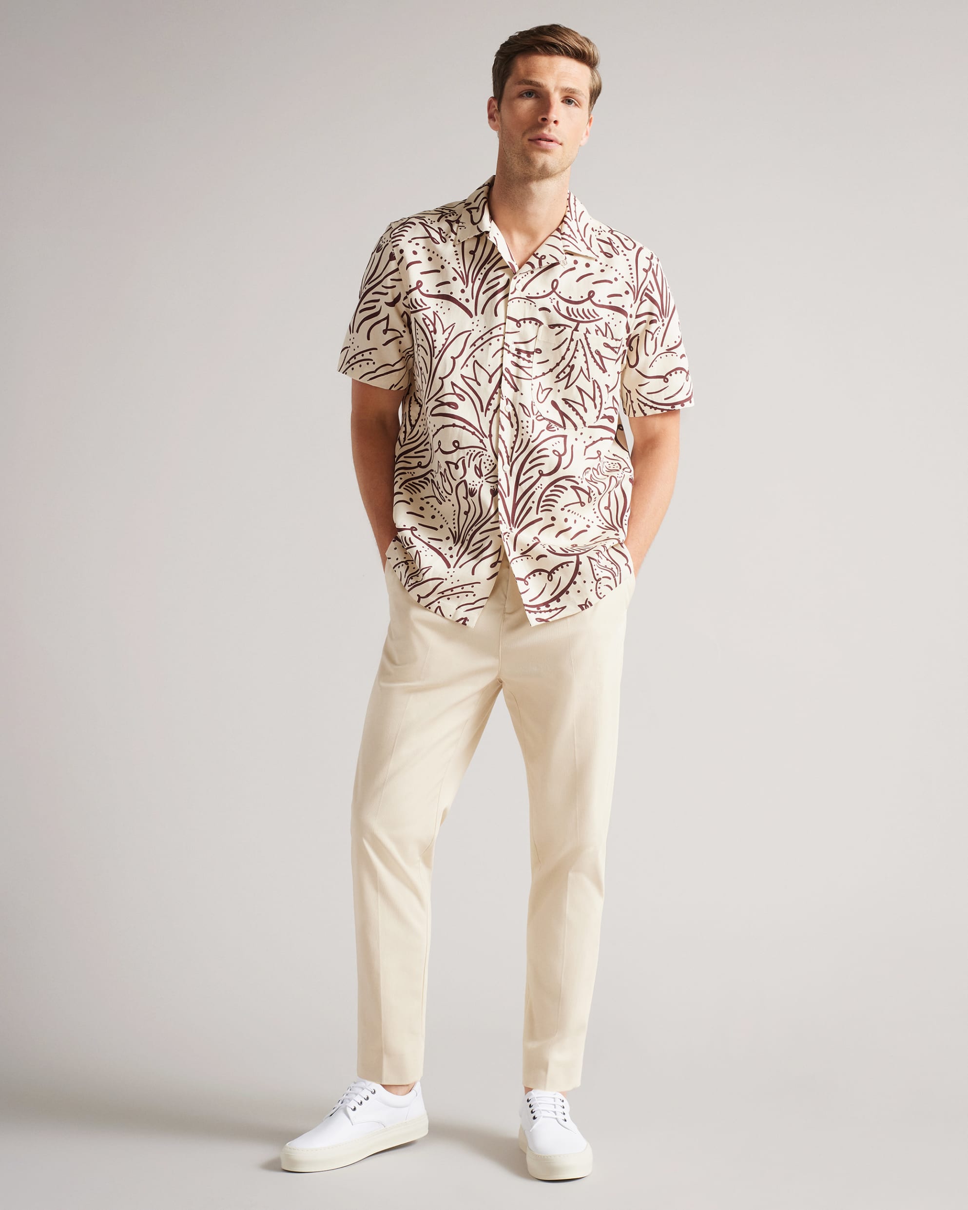 حذاء ديربي جلدي من استون باللون الأبيض