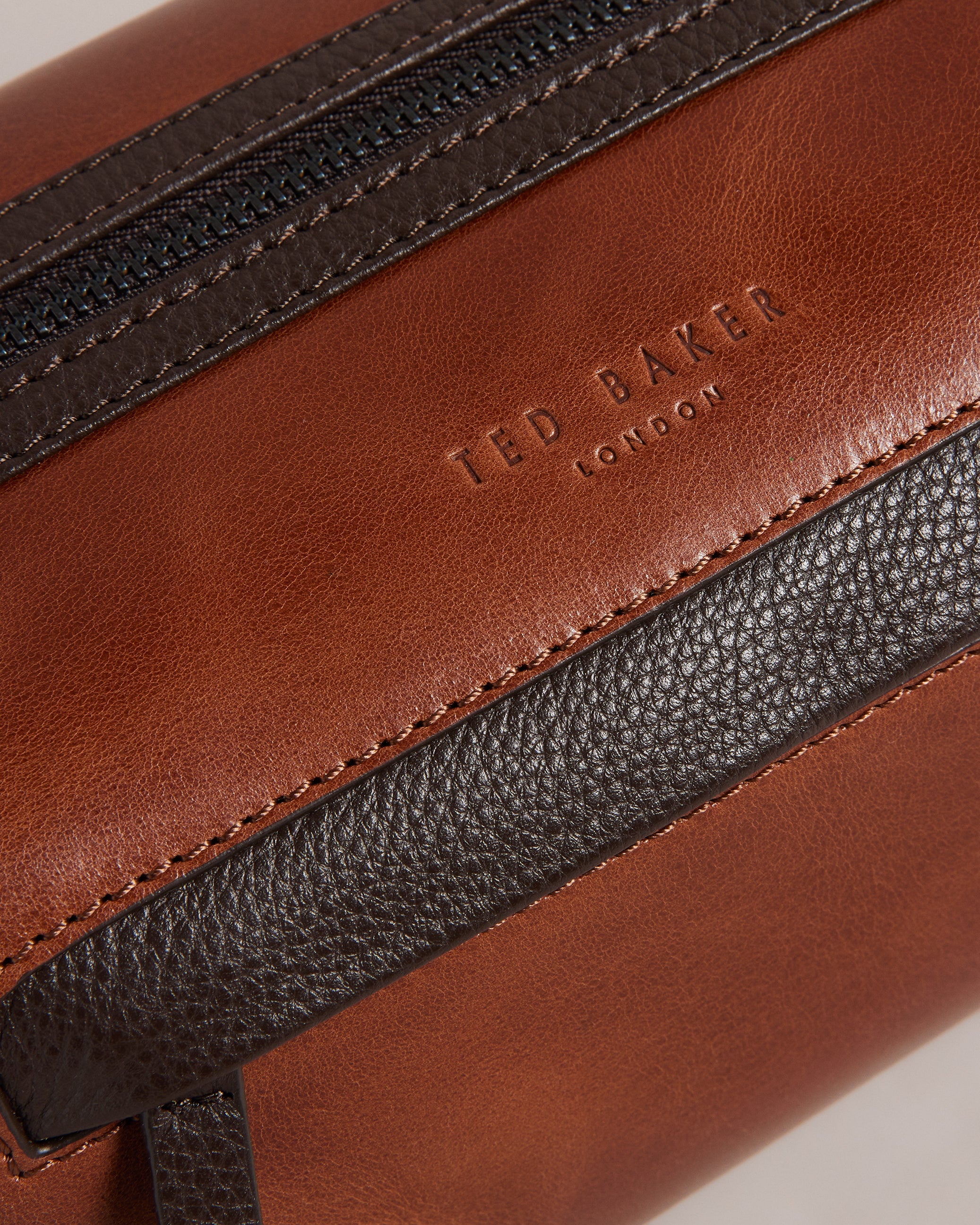 Raylon Waxy Leather Washbag