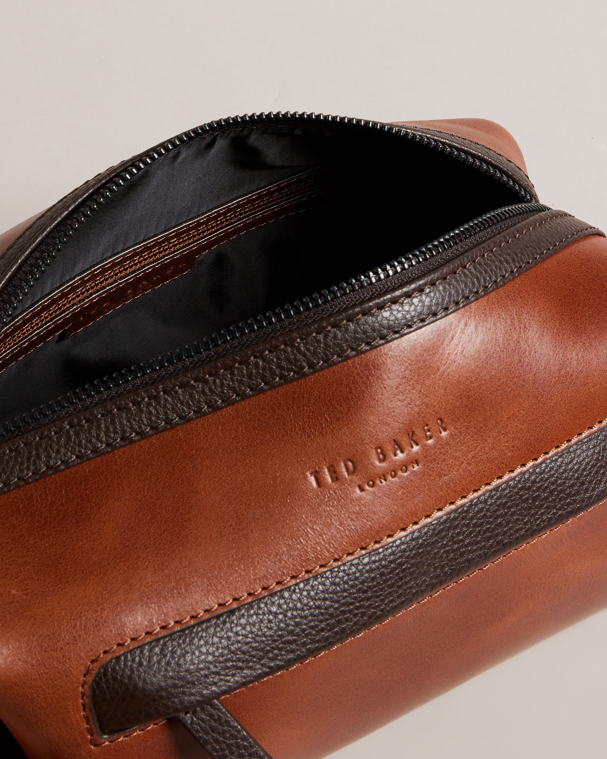 Raylon Waxy Leather Washbag