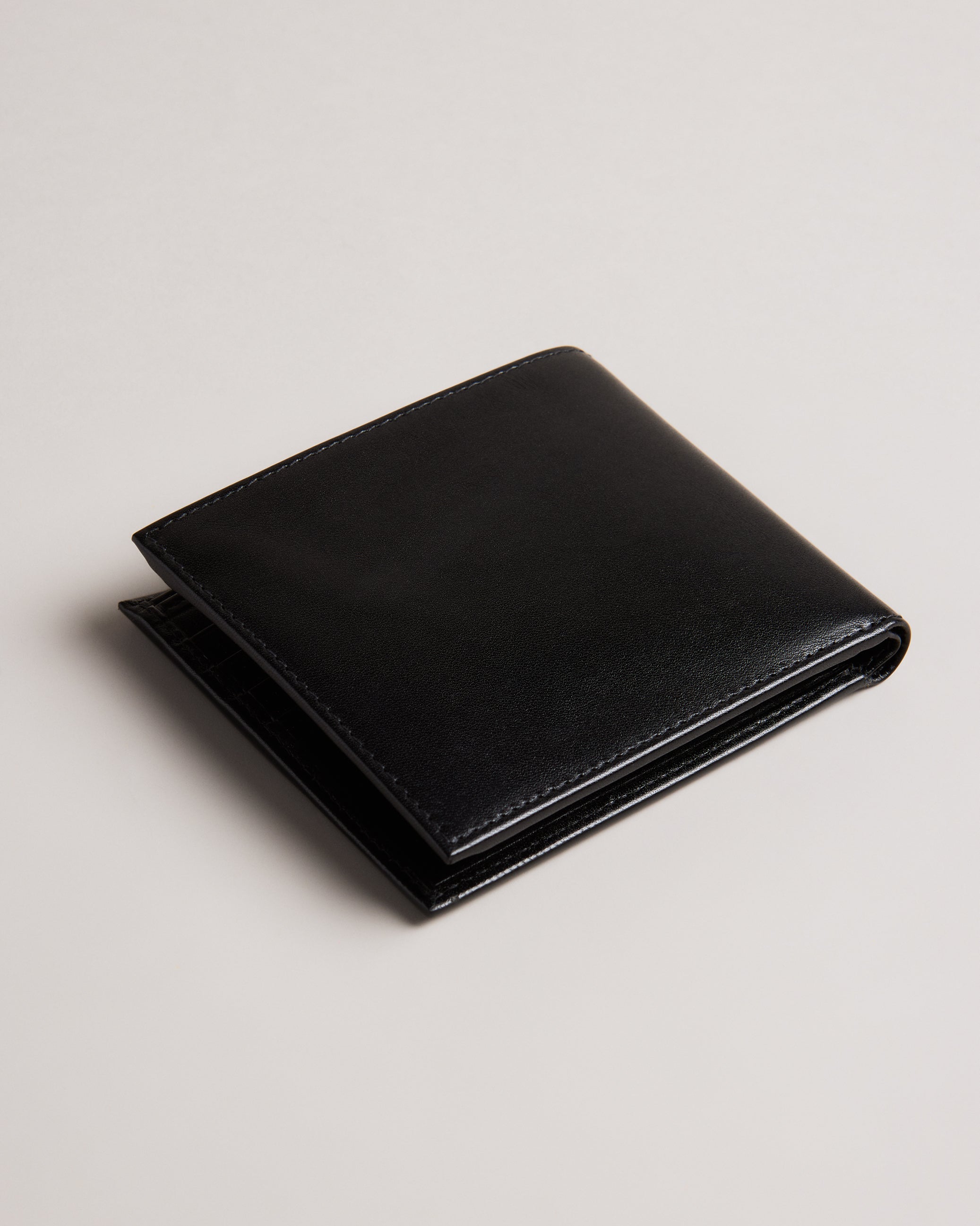 Prugs Embossed Corner Leather Bifold Coin Wallet Black