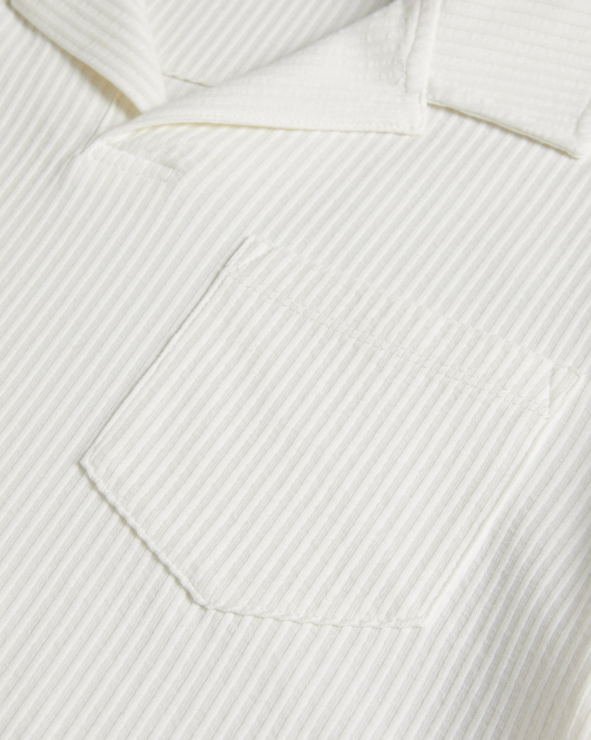 آركس قميص بولو كلاسيكي باللون الأبيض