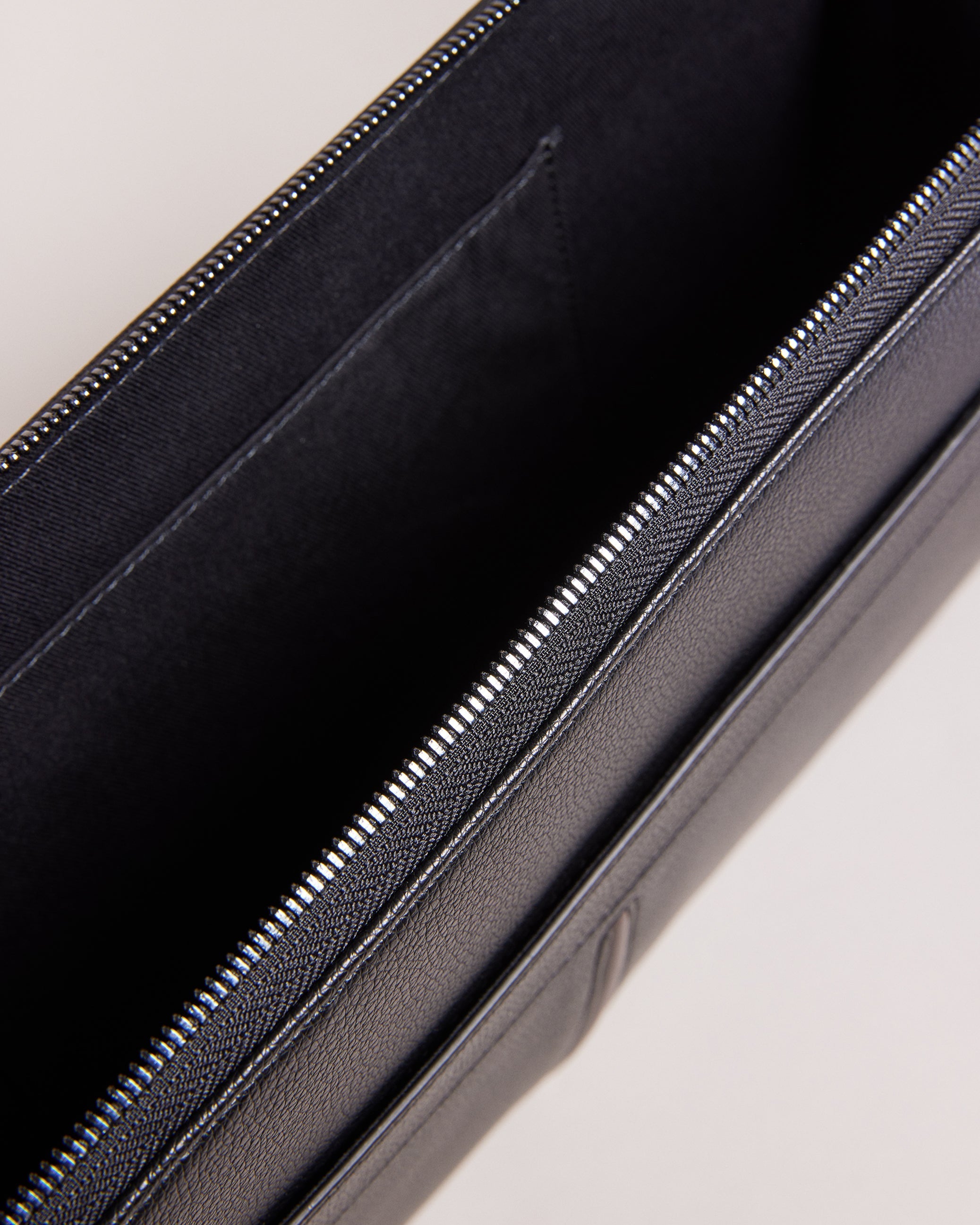 Plumage 13 Inch Laptop Case Black