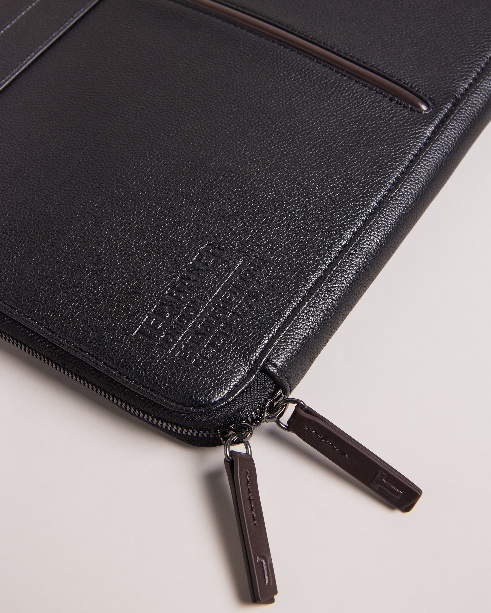 Plumage 13 Inch Laptop Case Black