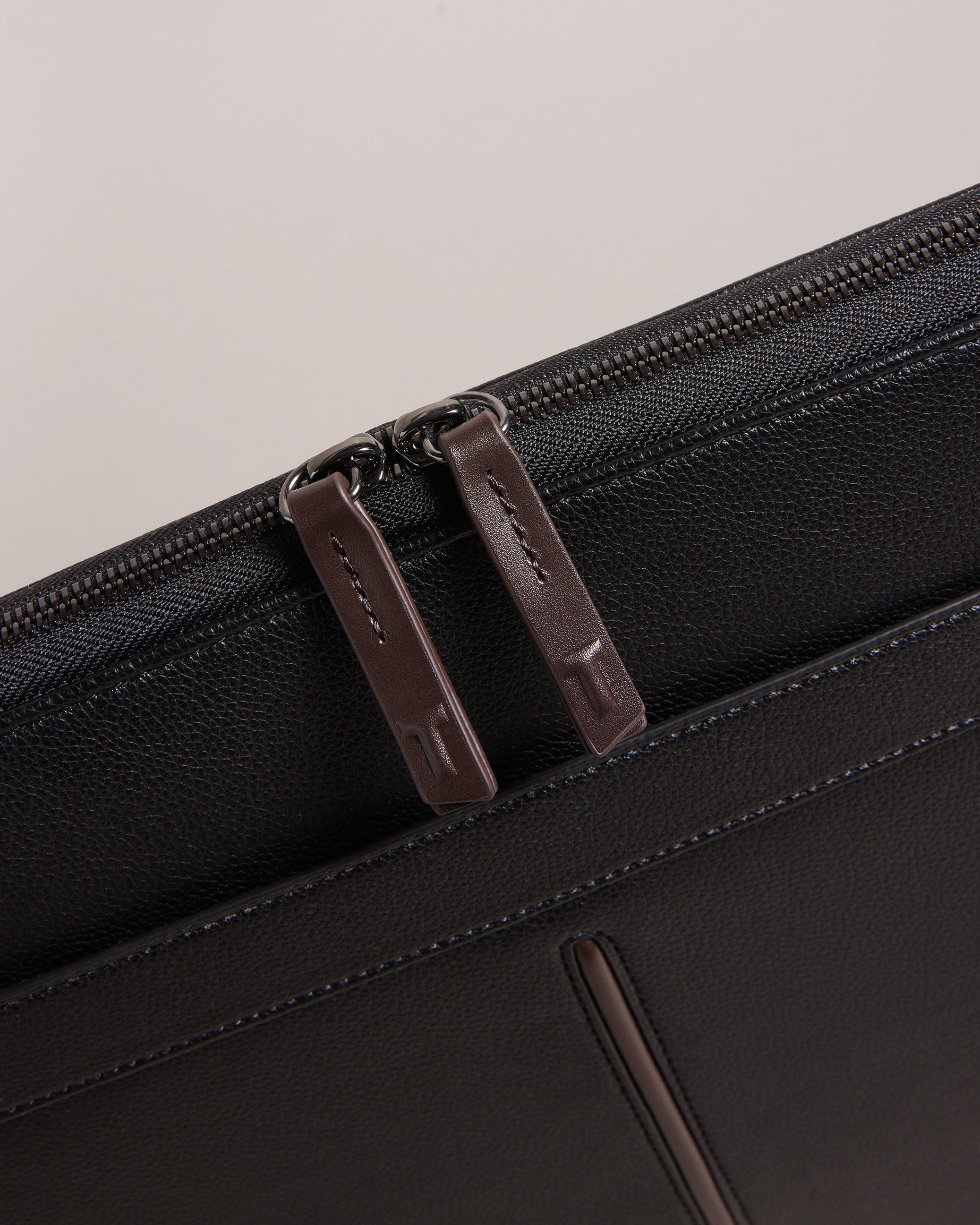 Plum 15 Inch Laptop Case Black