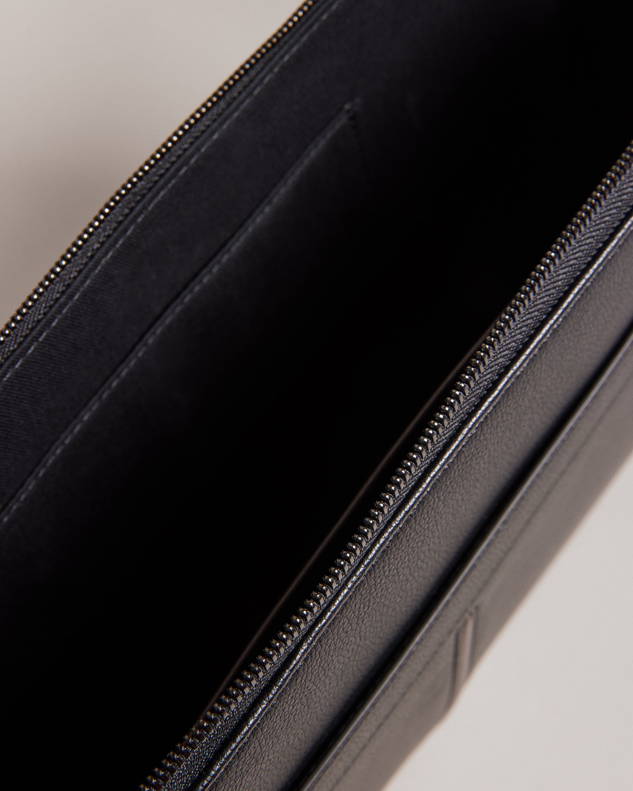 Plum 15 Inch Laptop Case Black