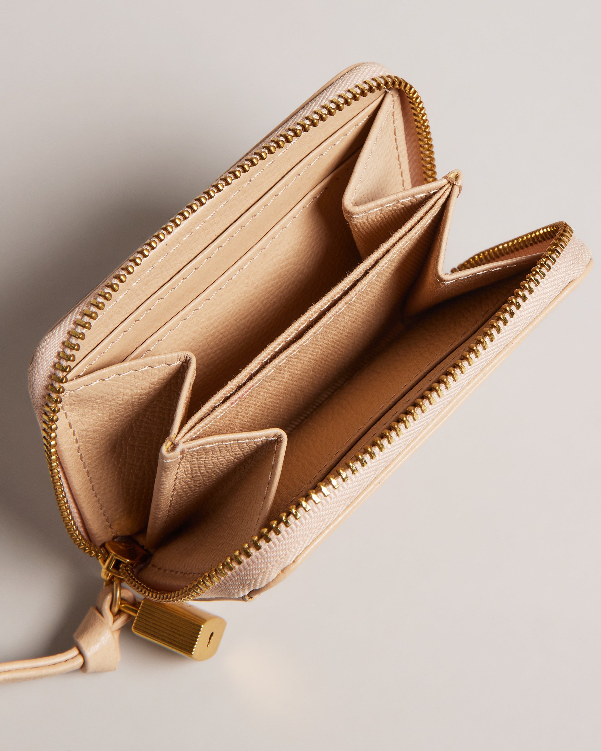 ويسمين محفظة جلدية صغيرة بقفل