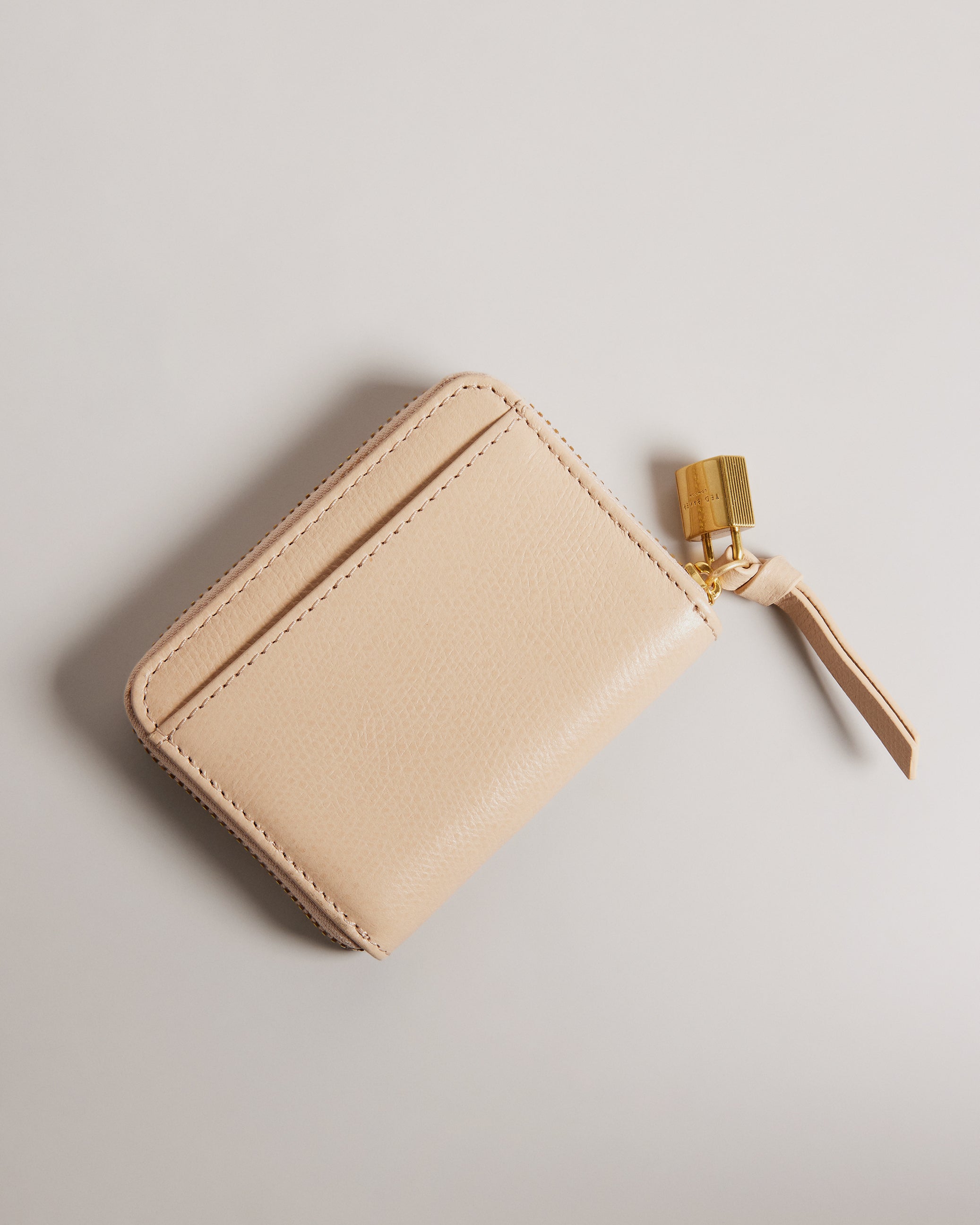 ويسمين محفظة جلدية صغيرة بقفل