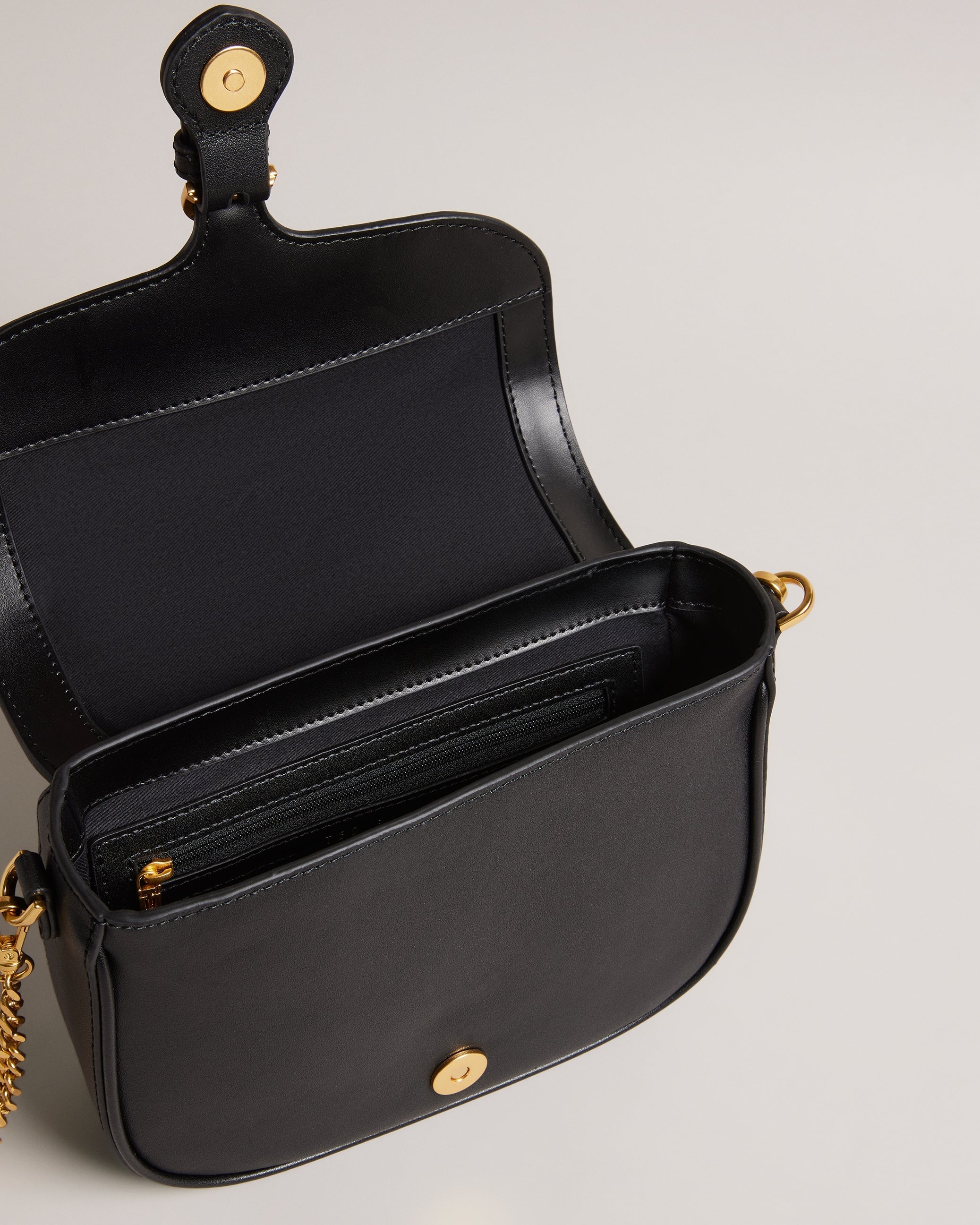 إيسيا حقيبة كروس بودي بحزام كتف منسوج