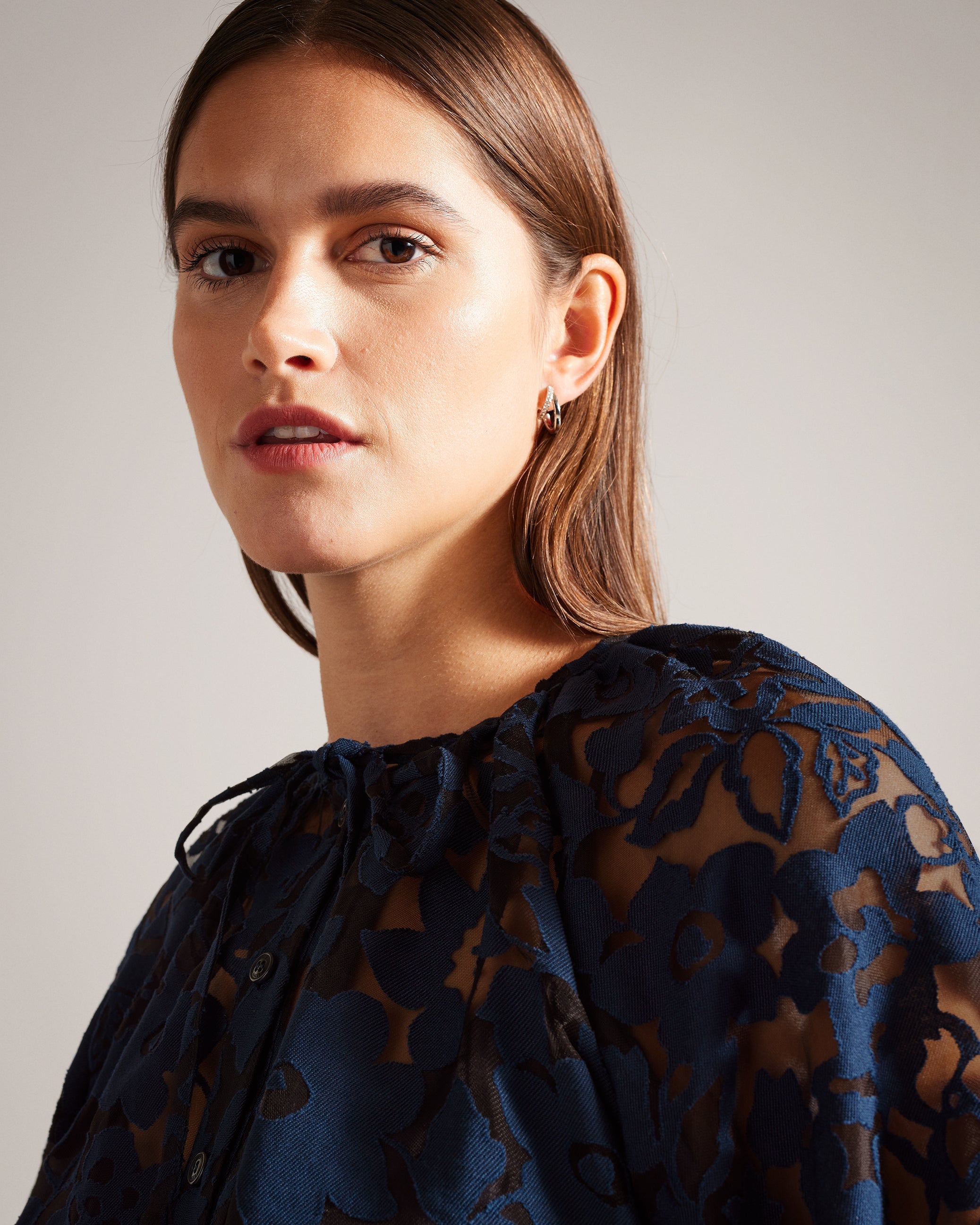 Gillou Puff Sleeve Blouse With Tie Detail Dk-Blue