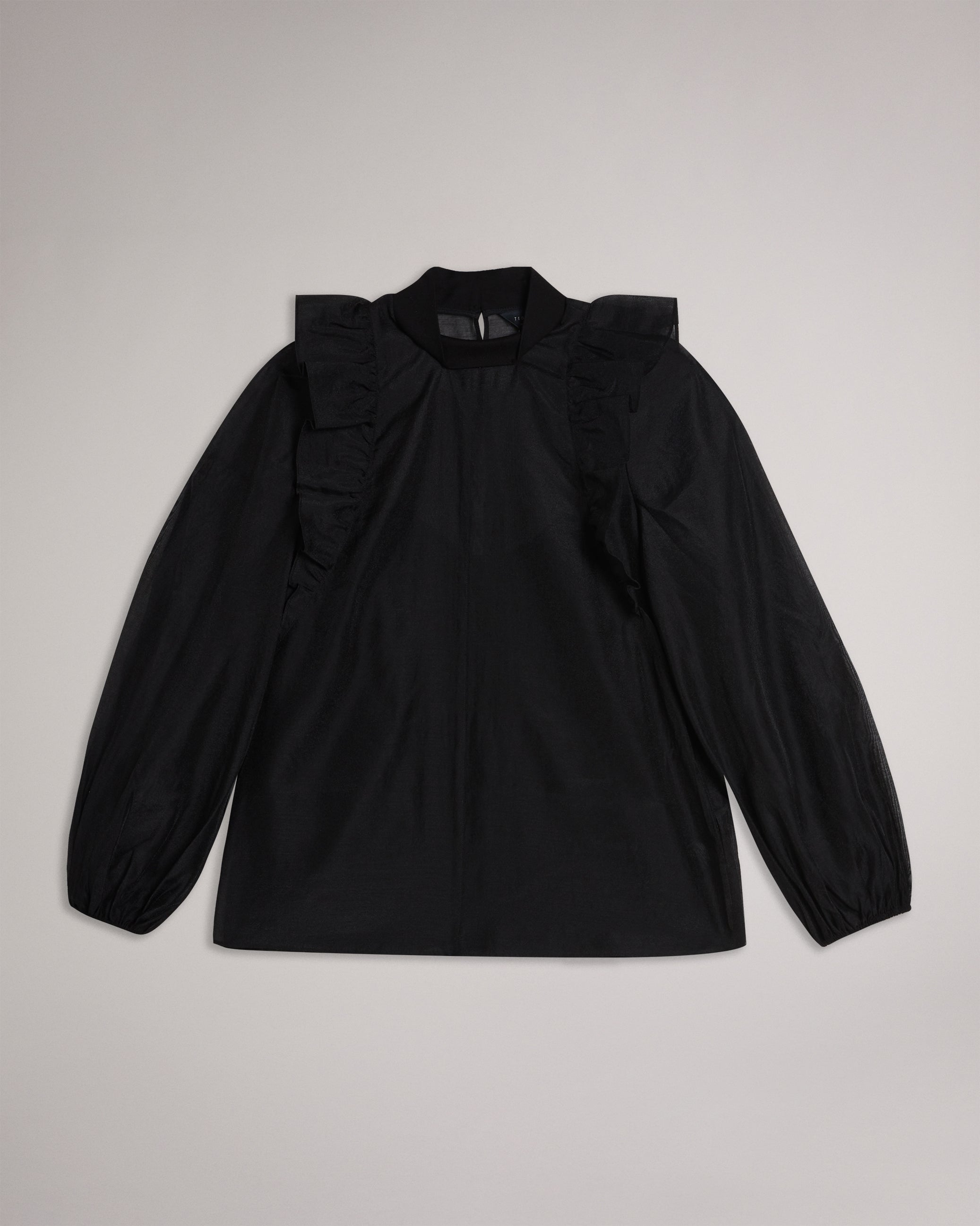 أوبري كنزة بكشكش على الأكتاف