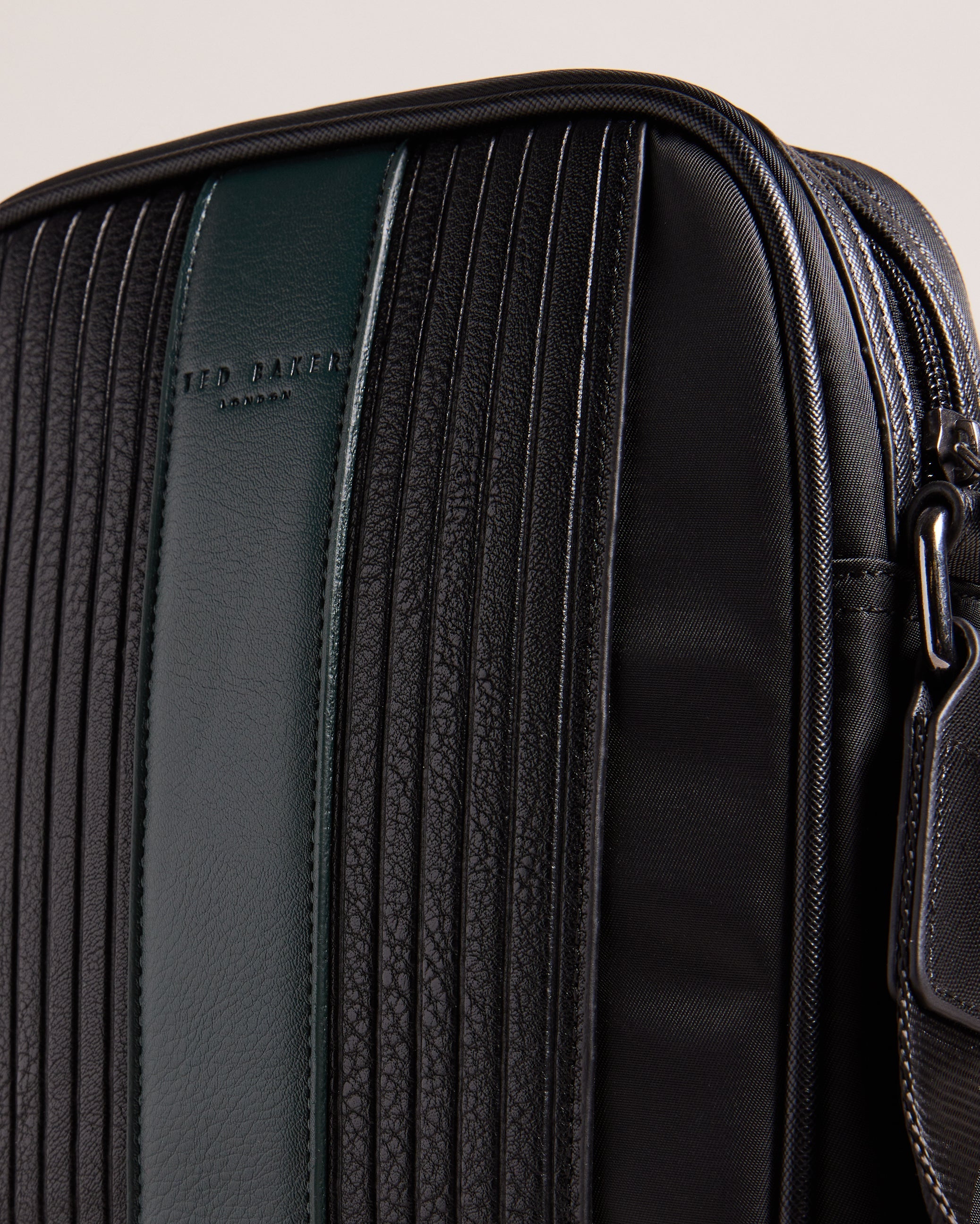 Rockie Core Twill Pu Striped Larger Flight Bag Black