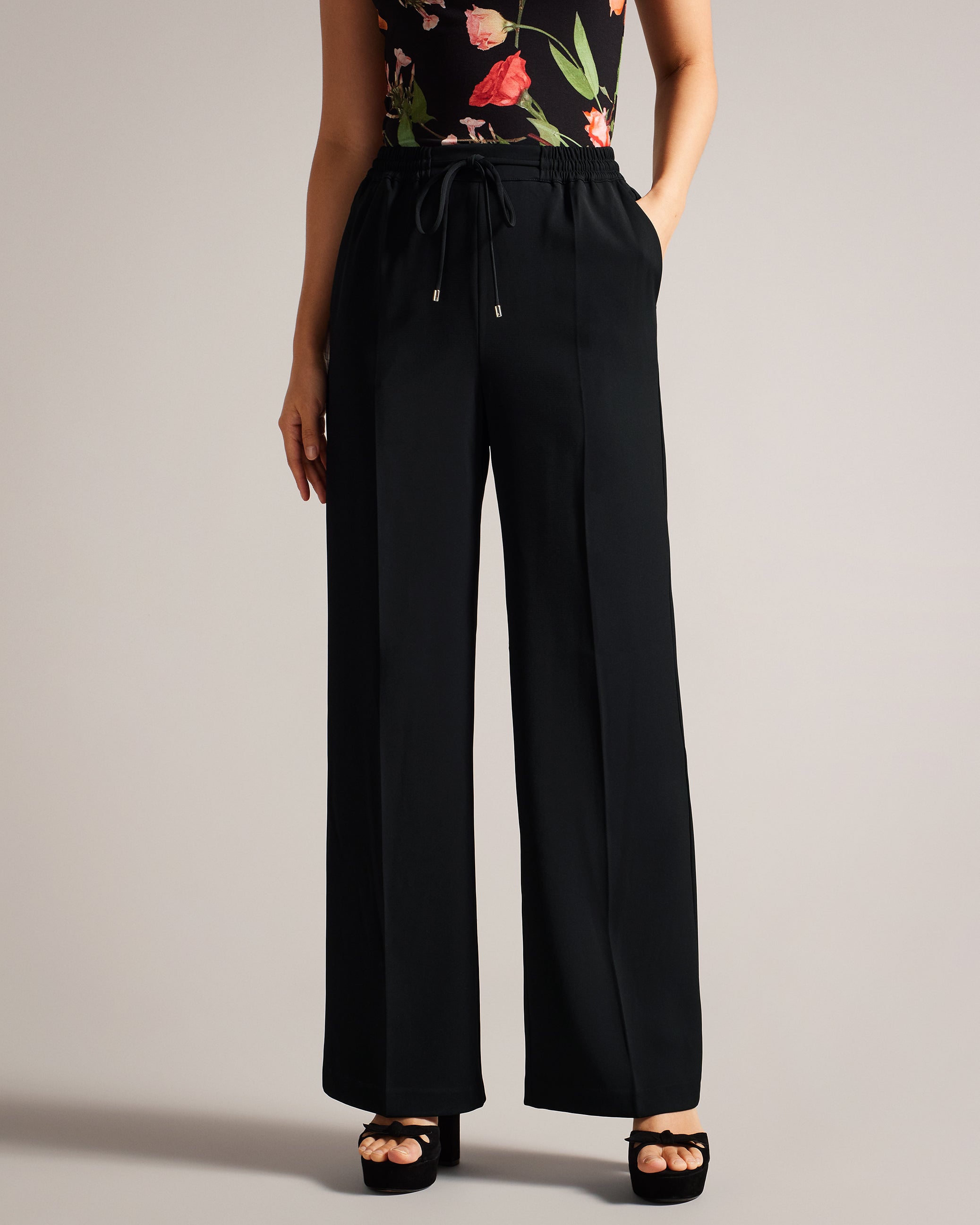 Liliaah Wide Leg Jogger Black