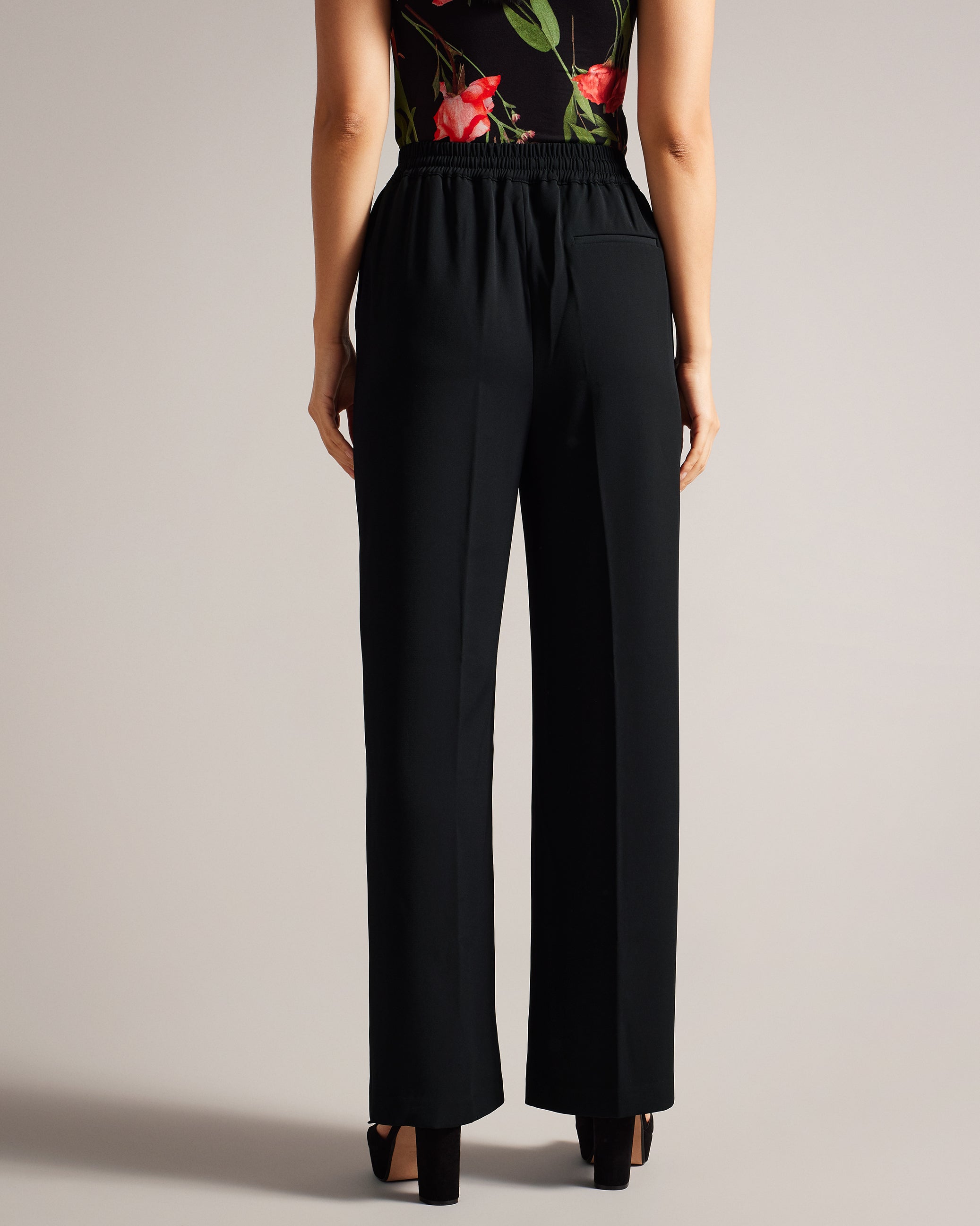 Liliaah Wide Leg Jogger Black