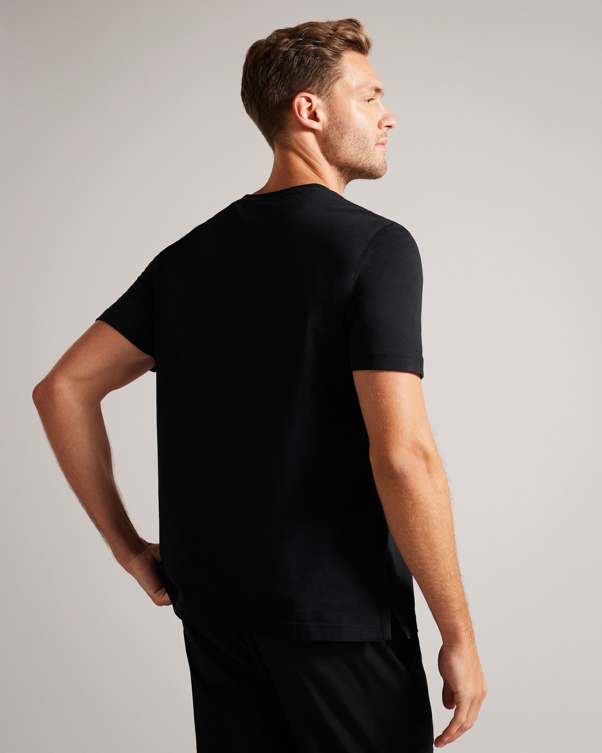 Rofata Short Sleeve Square Logo Graphic T-Shirt Black