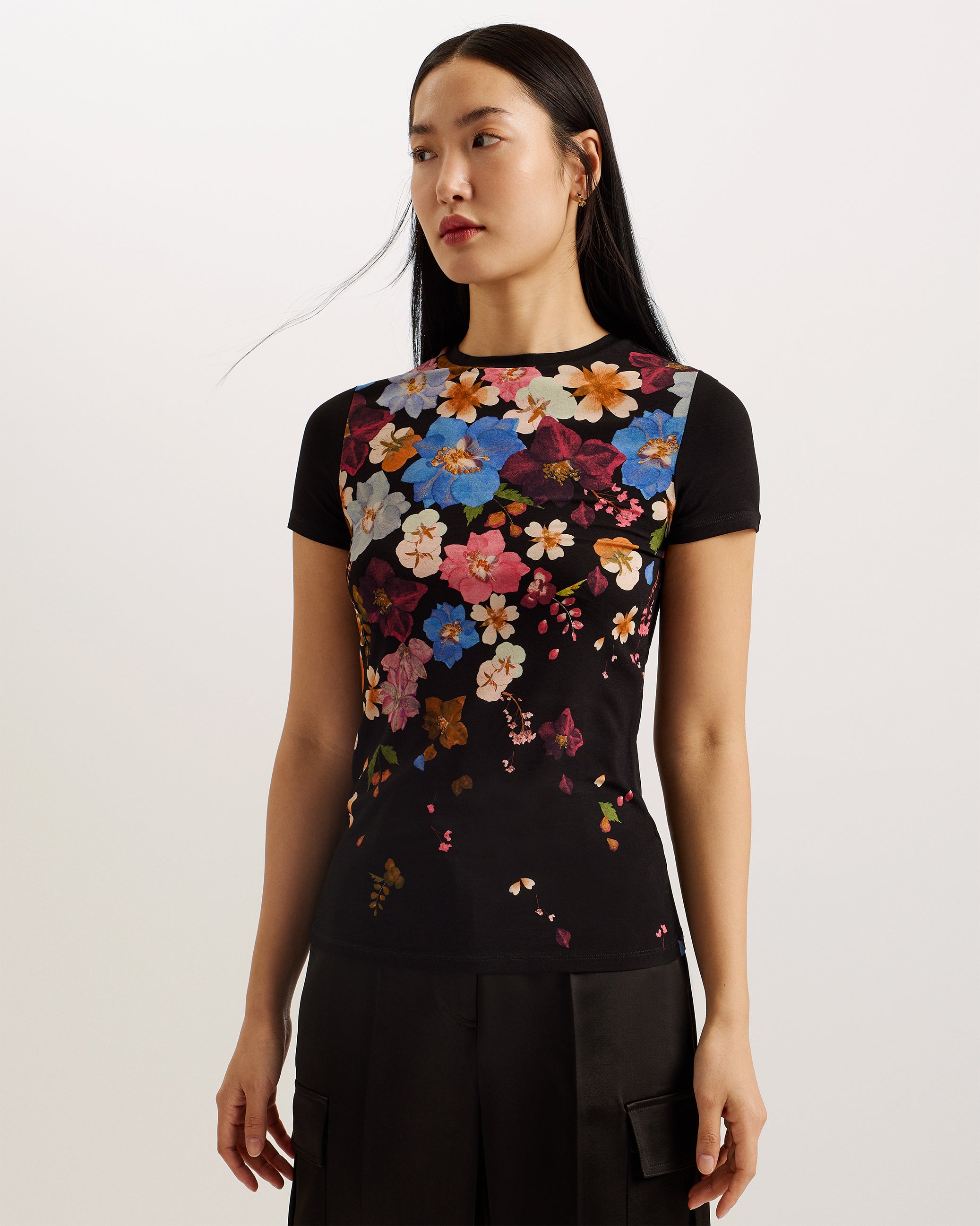 Bealaa Floral Print Fitted T-Shirt Black