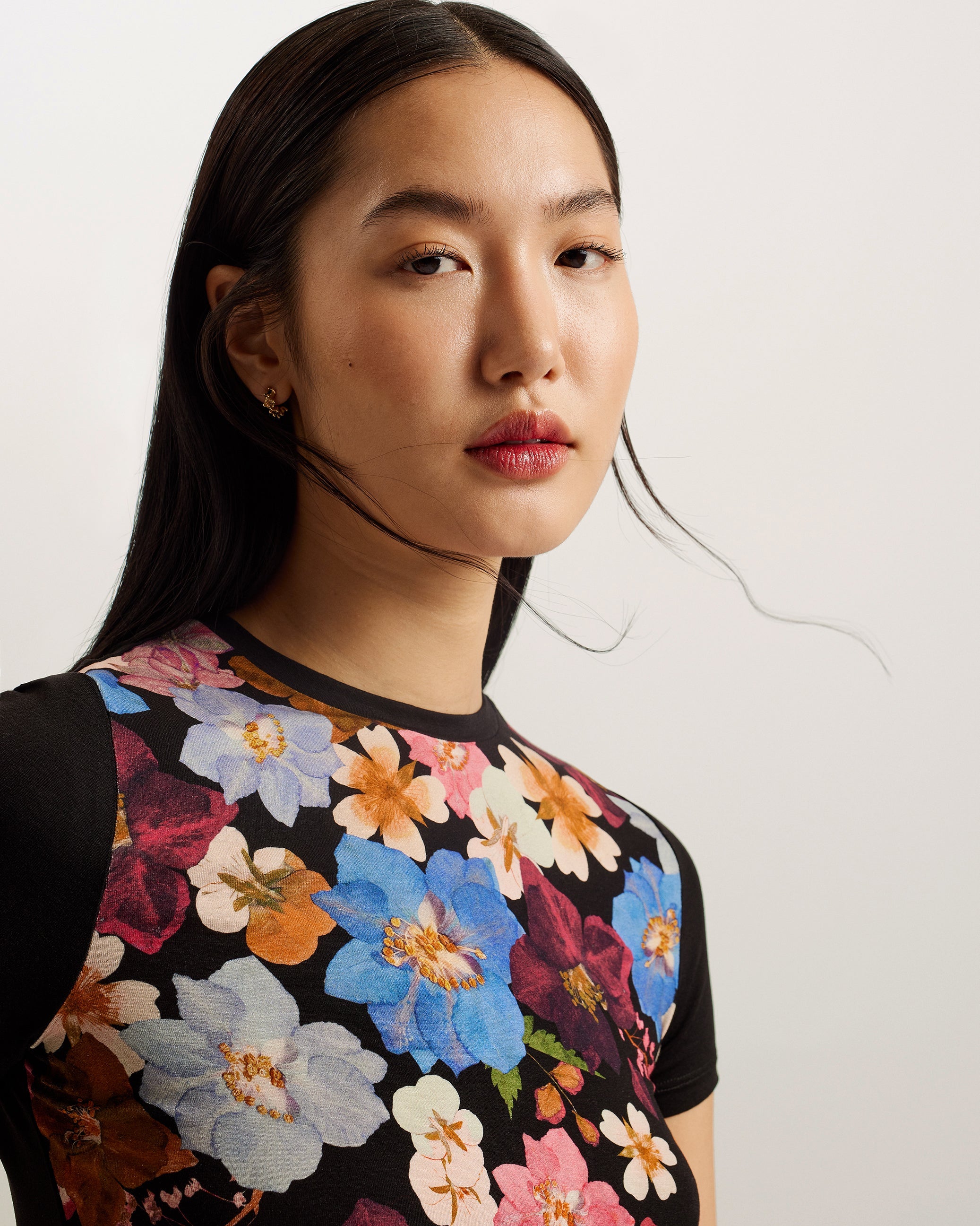 Bealaa Floral Print Fitted T-Shirt Black
