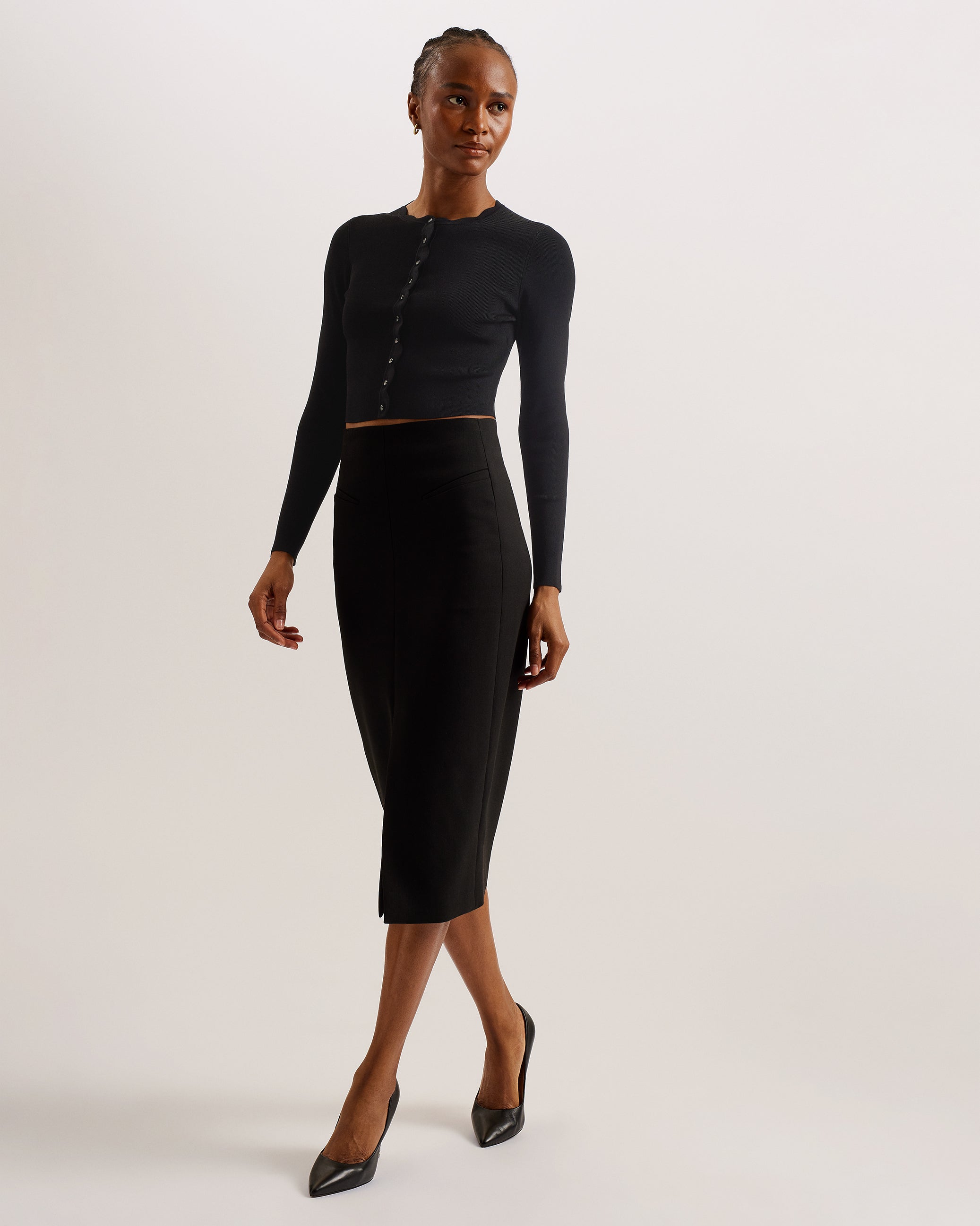 Kklara Cropped Scallop Trim Cardigan Black