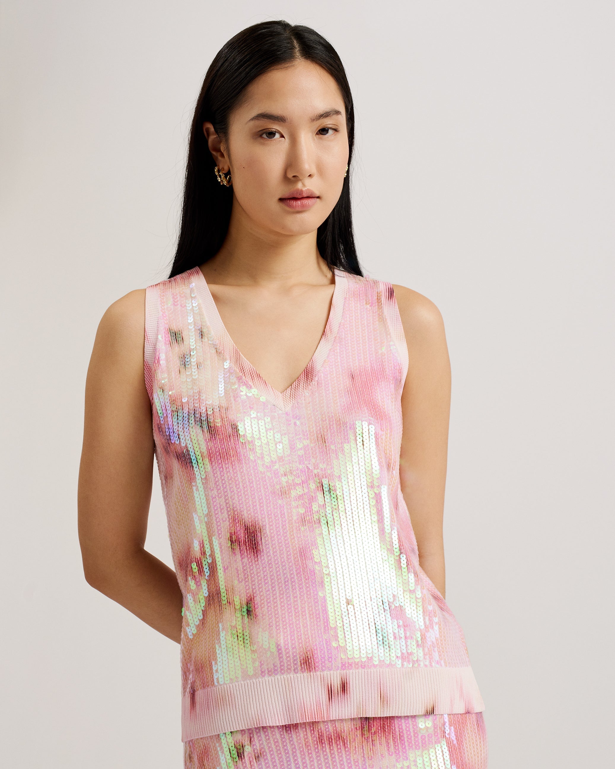 Velmaa Printed Knit V Neck Easy Fit Top Lt-Pink