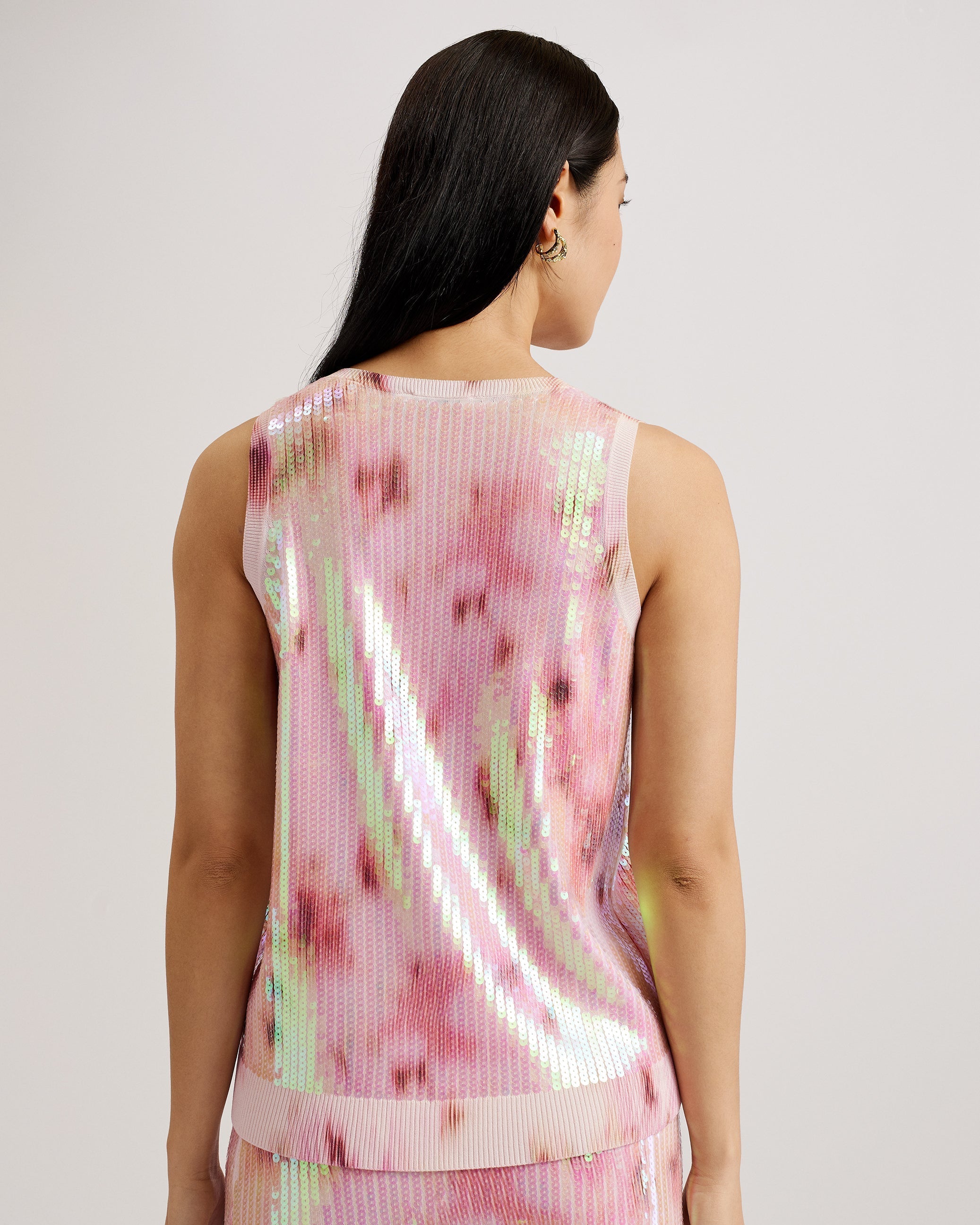 Velmaa Printed Knit V Neck Easy Fit Top Lt-Pink