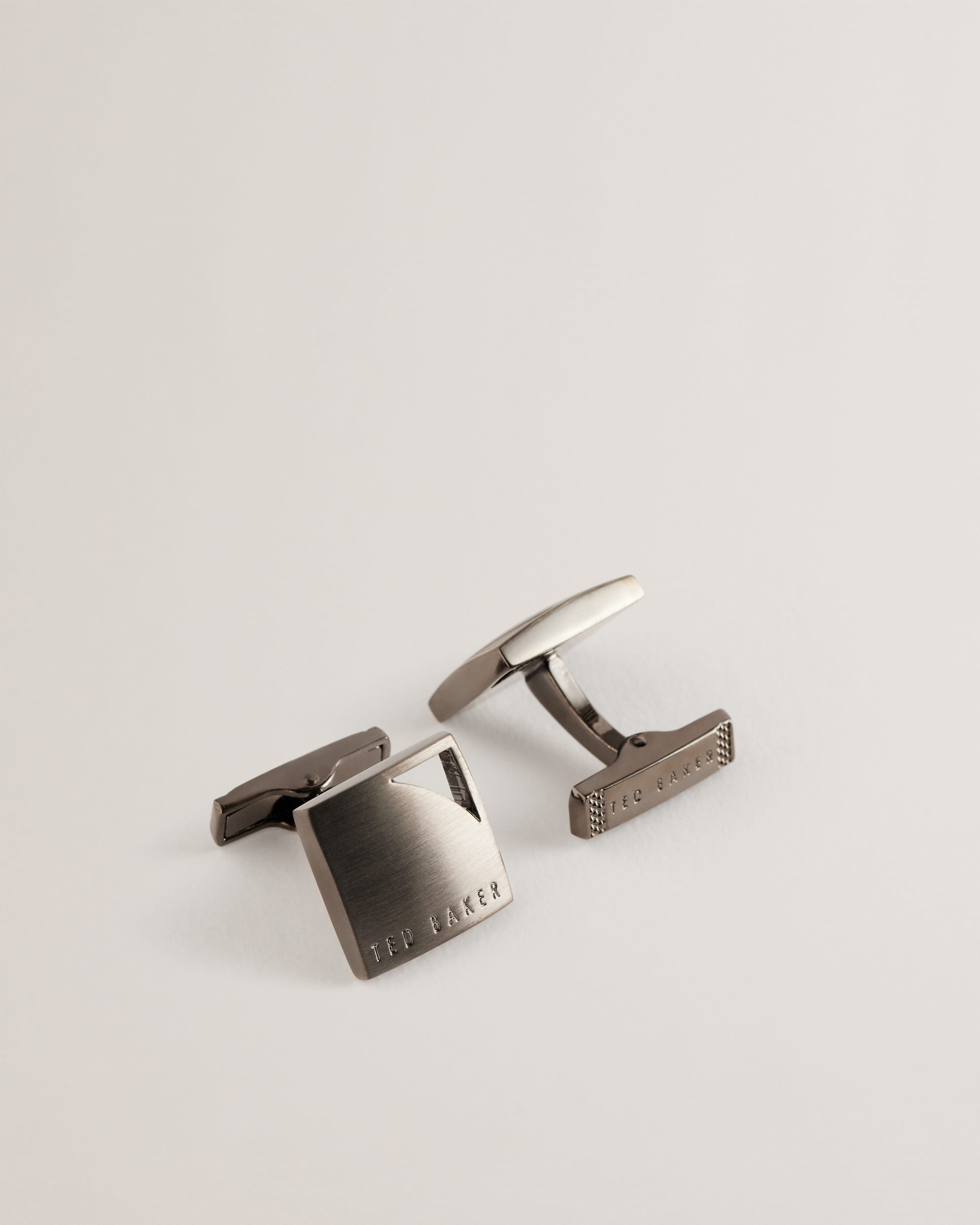 Curvin Branded Cut Out Detail Cufflinks Gunmet-Col