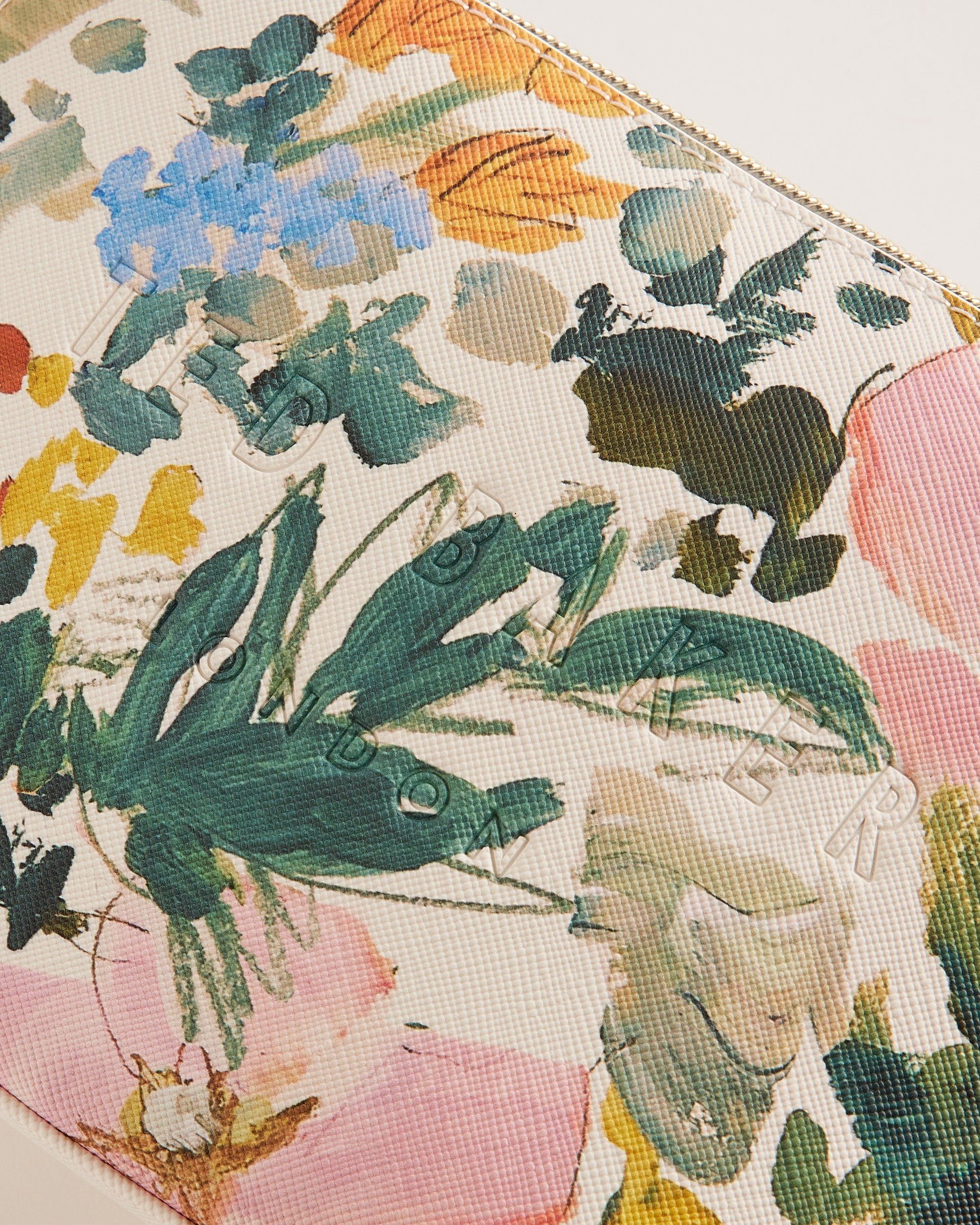 بيكاس حقيبة صغيرة فلورال باللون الكريمي