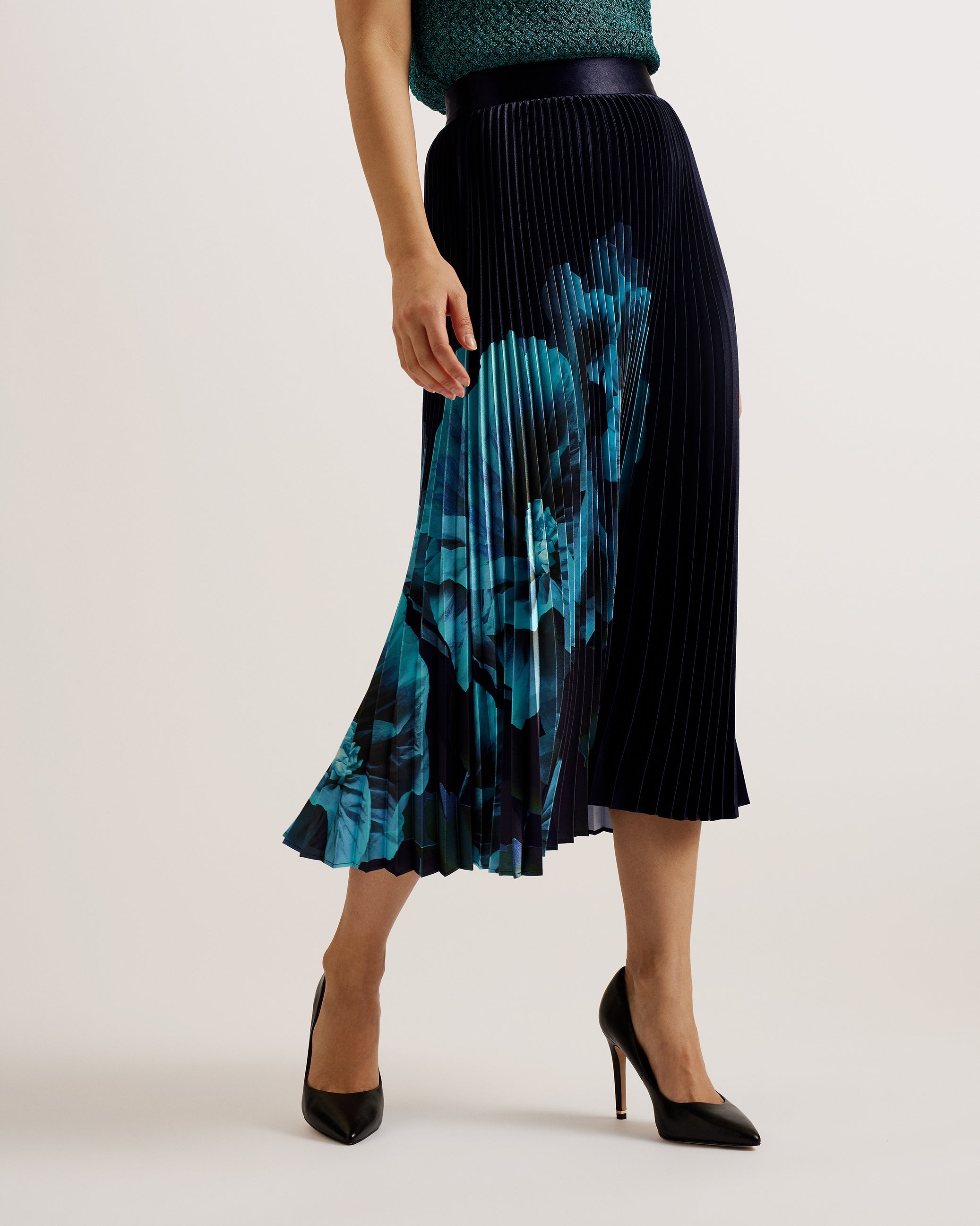 Izmir Pleated Midi Skirt Navy