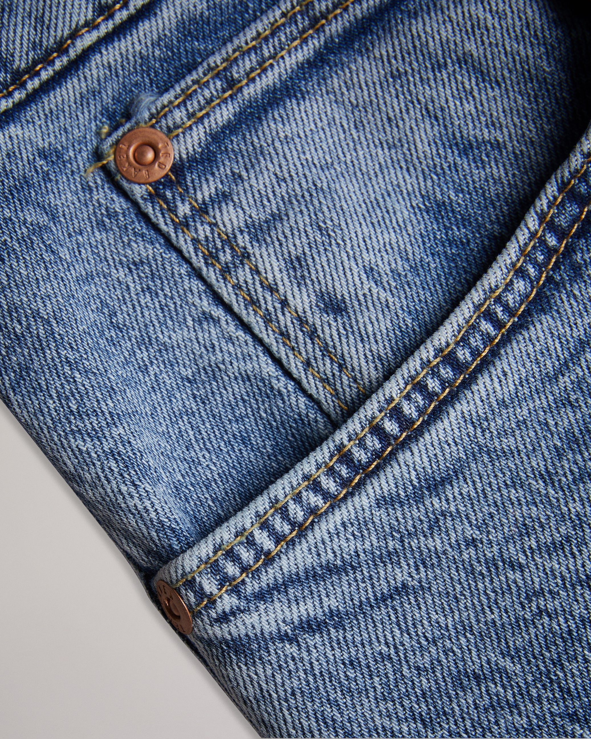 شوري دنيم بقصة ساق مستقيمة