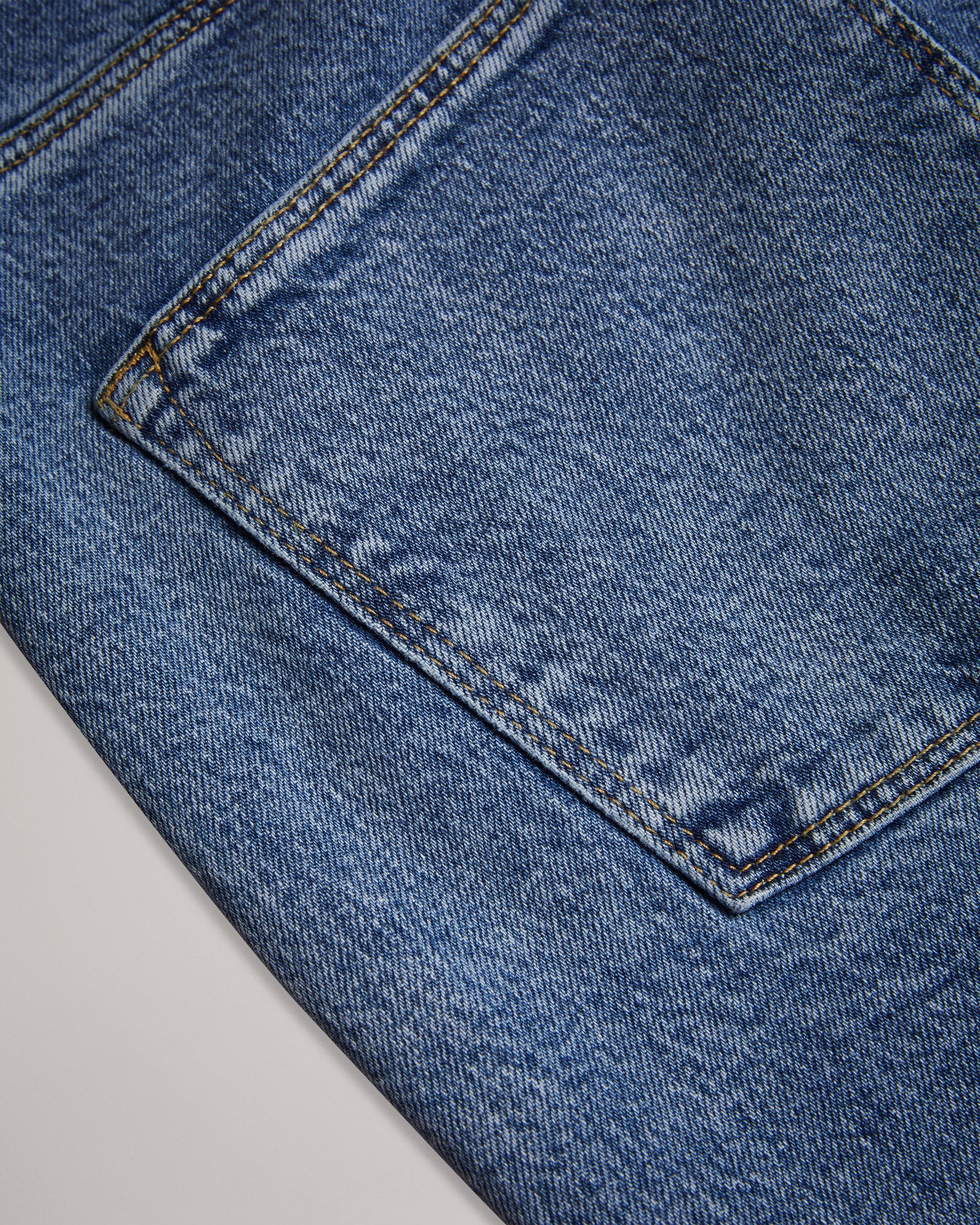 شوري دنيم بقصة ساق مستقيمة