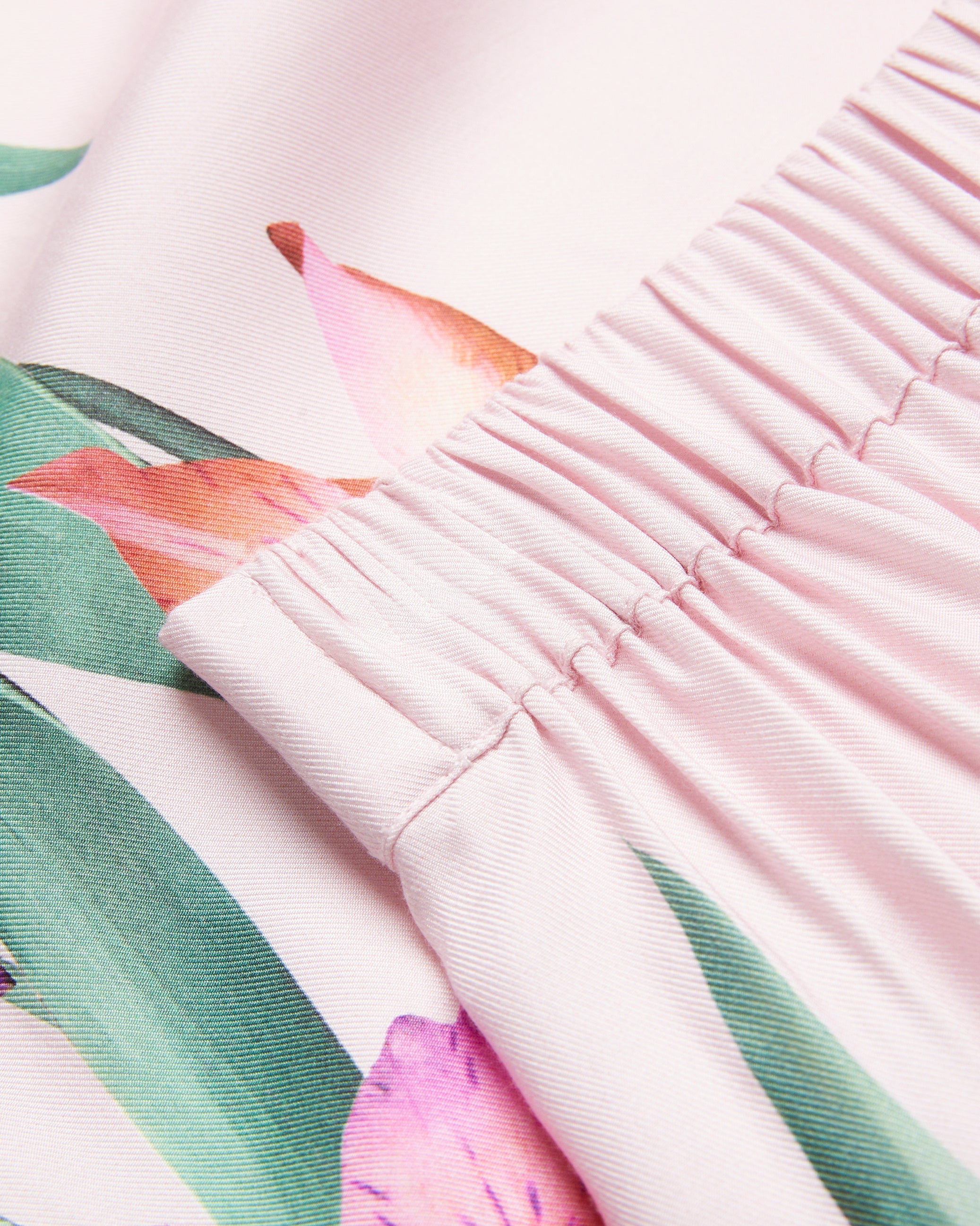 سالكا بنطال بقصة ساق واسعة لون وردي فاتح