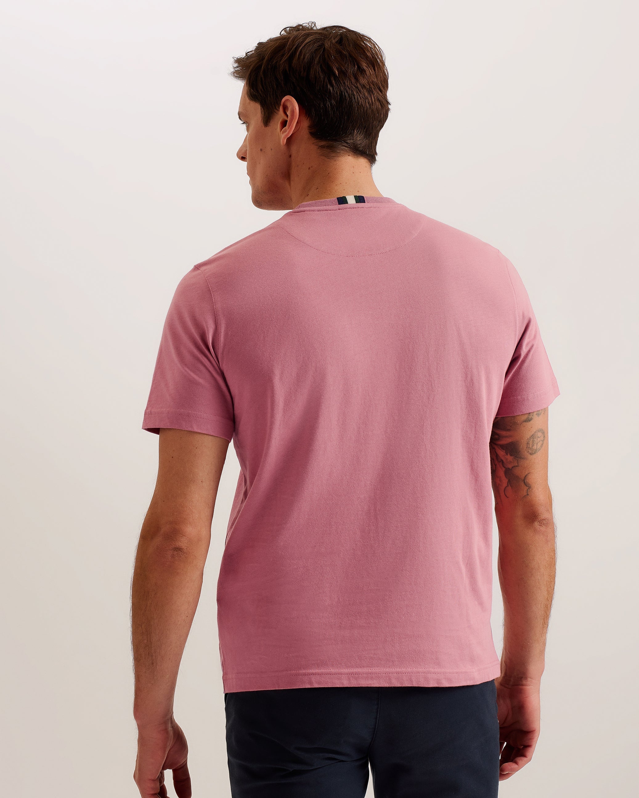 Wiskin Ss Regular Branded T-Shirt Mid-Pink