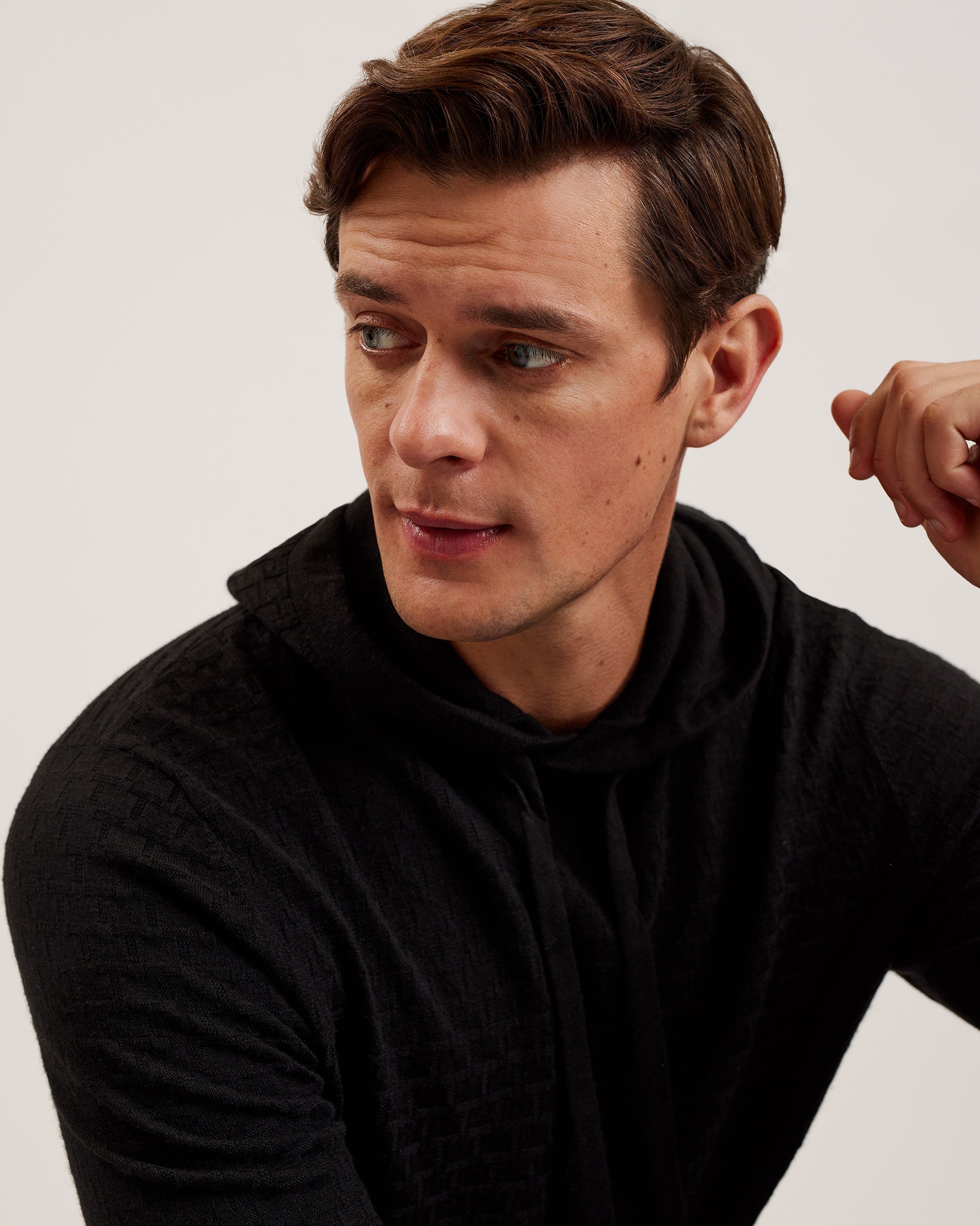 لوولار هودي بنقشة لون أسود