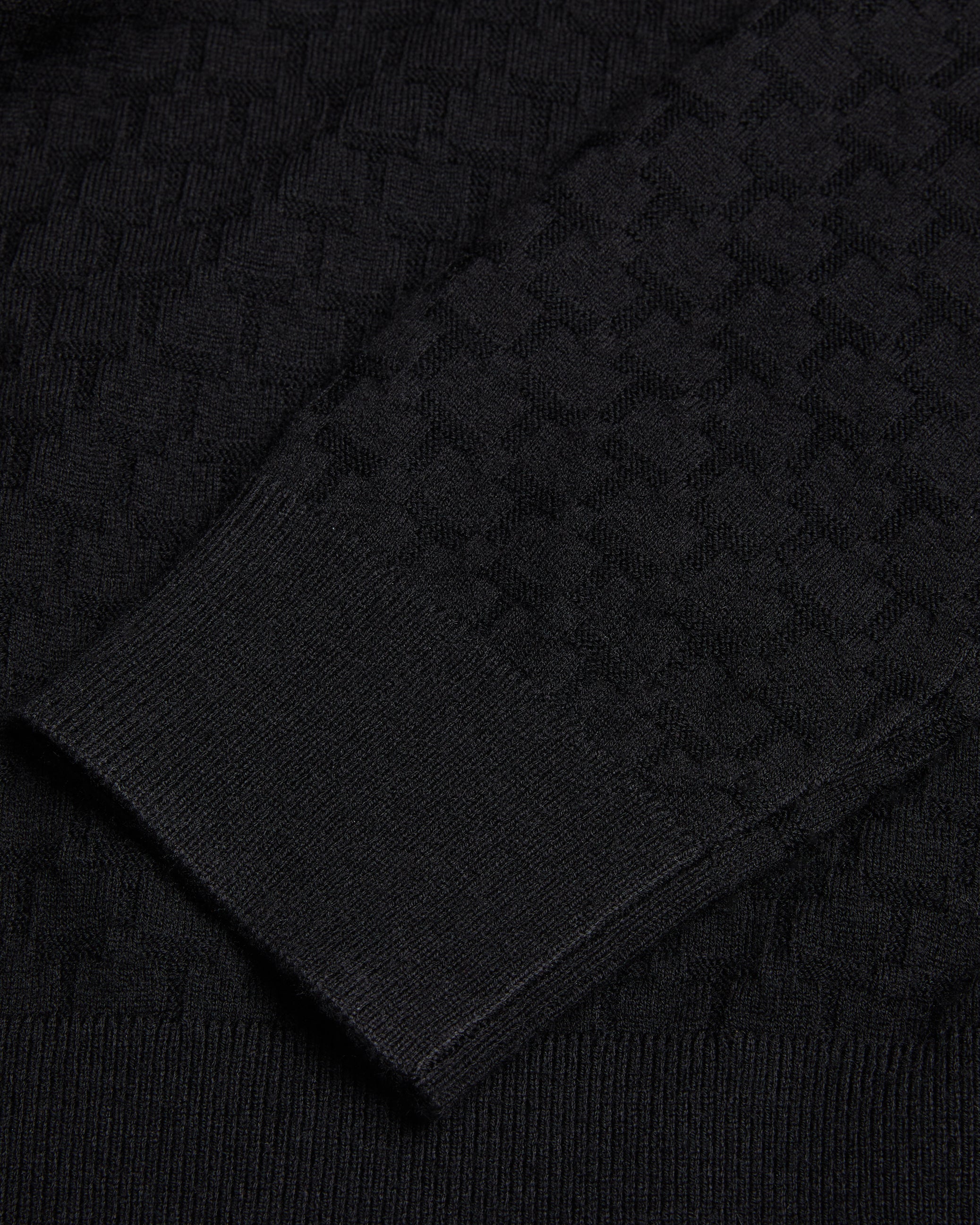 لوولار هودي بنقشة لون أسود