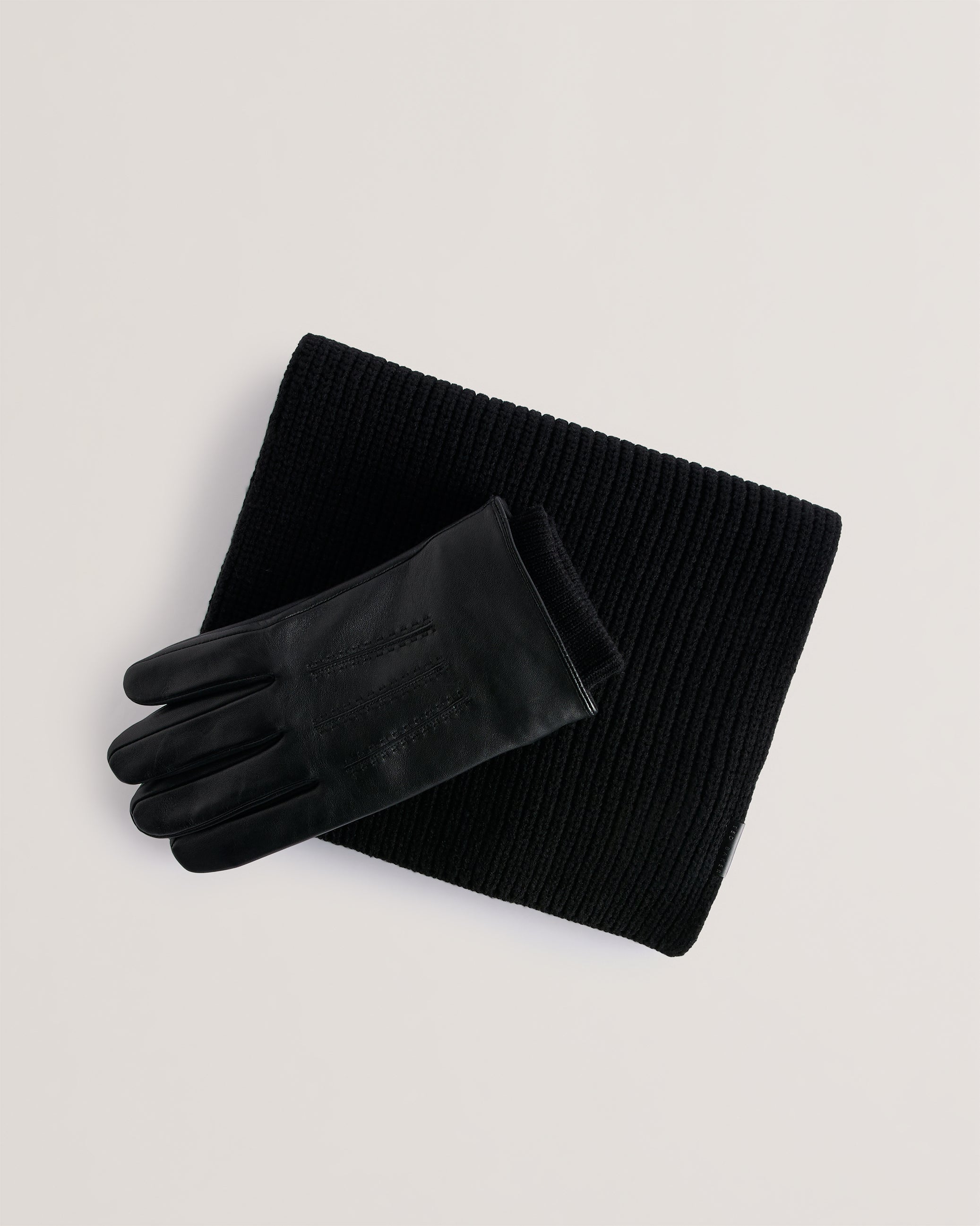 Masonns Scarf And Glove Gift Set Black