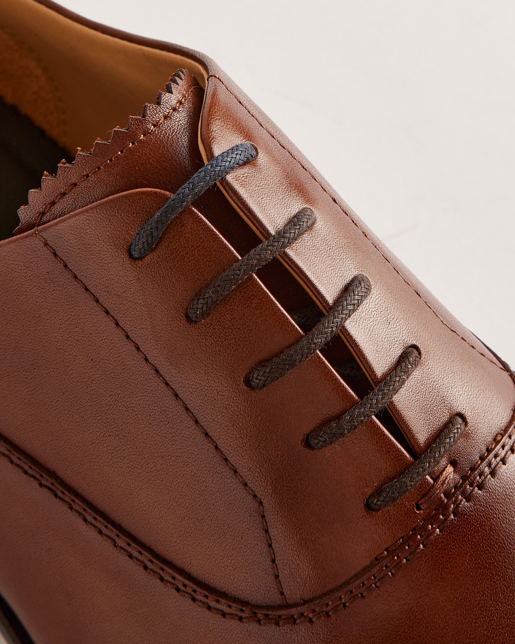 أوكسفورد حذاء أوكسفورد باللون البرتقالي الداكن