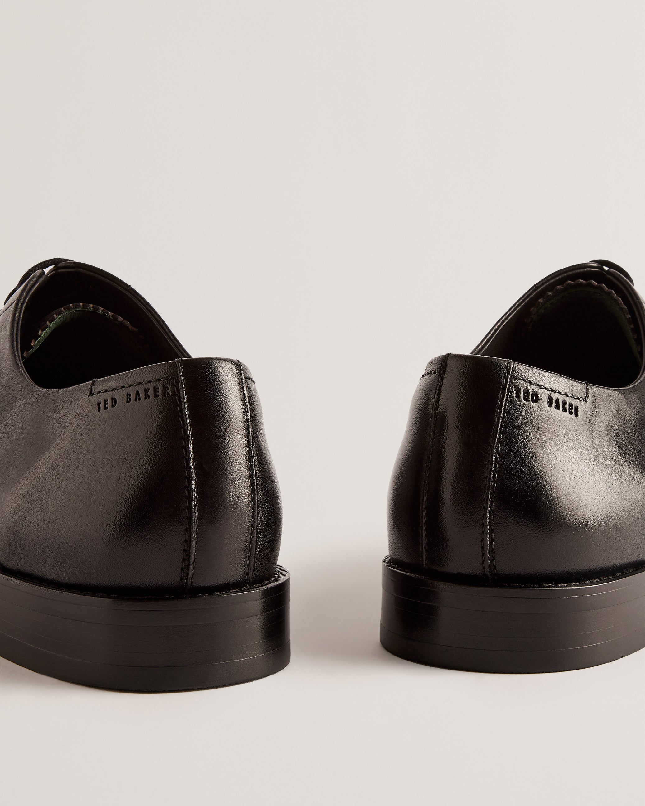 أوكسفورد حذاء أوكسفورد باللون الأسود