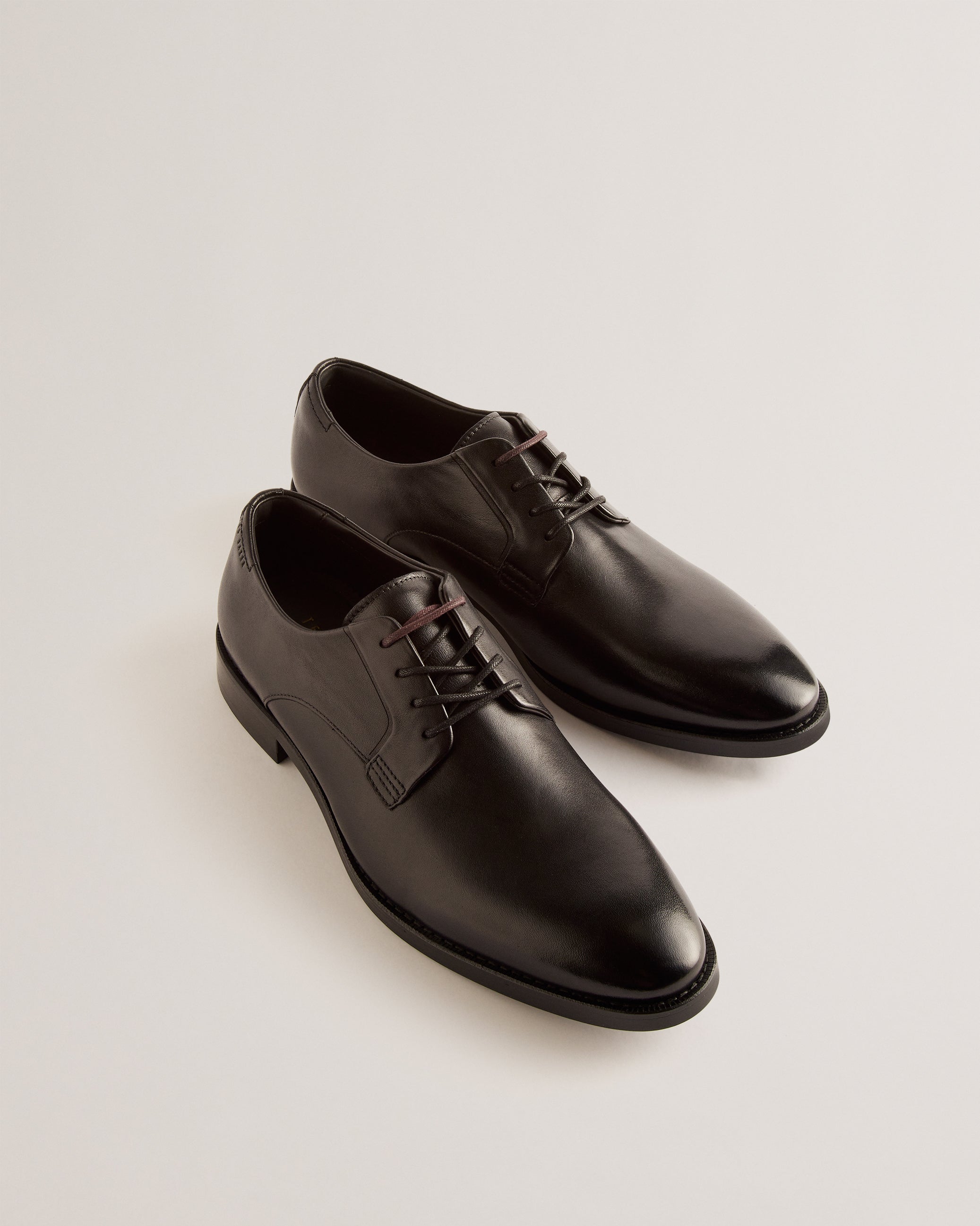 ريجينت حذاء ديربي من الجلد باللون الأسود