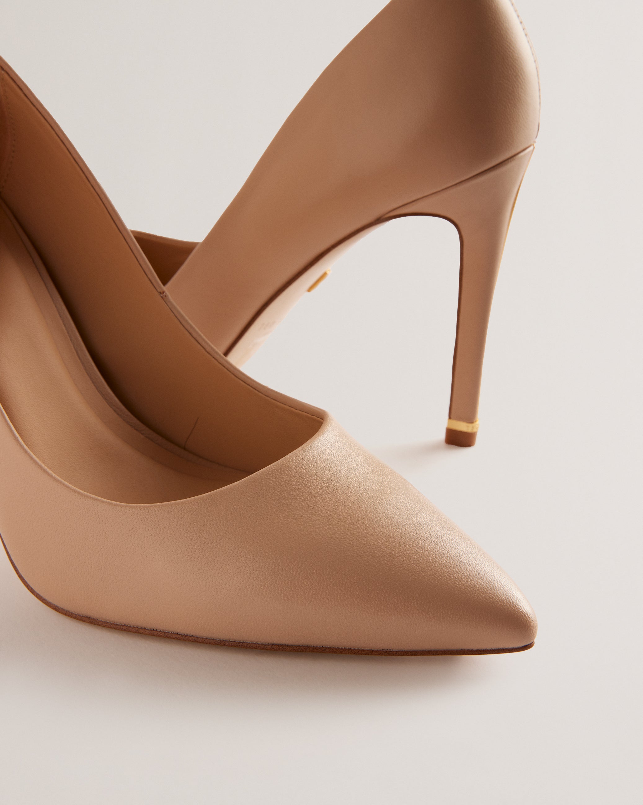 Caaraa High-Heeled Pump With River Of Gold Heel Shoes Beige