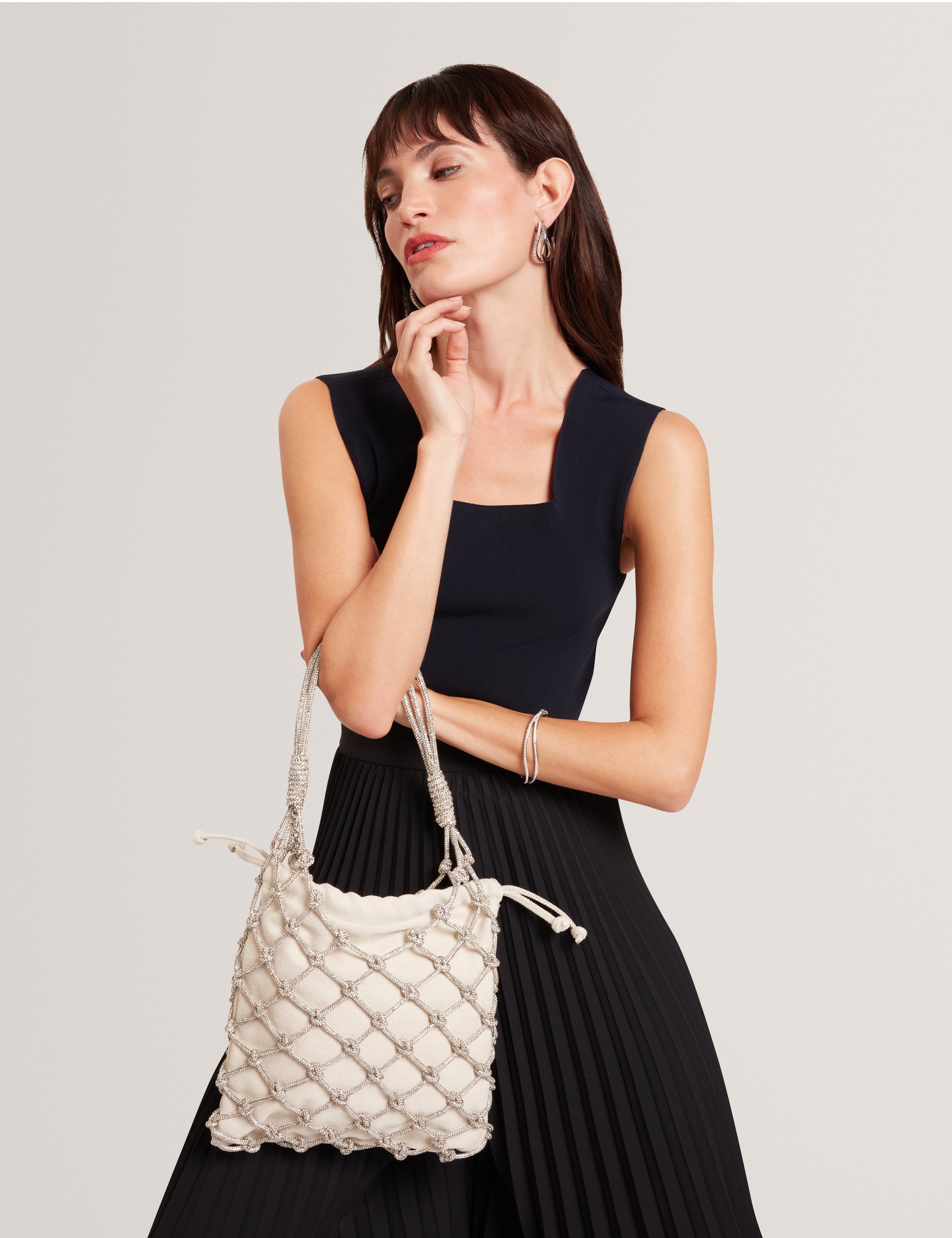 حقيبة كيليسا صغيرة بمقبض علوي من الكريستال المعقود باللون الفضي