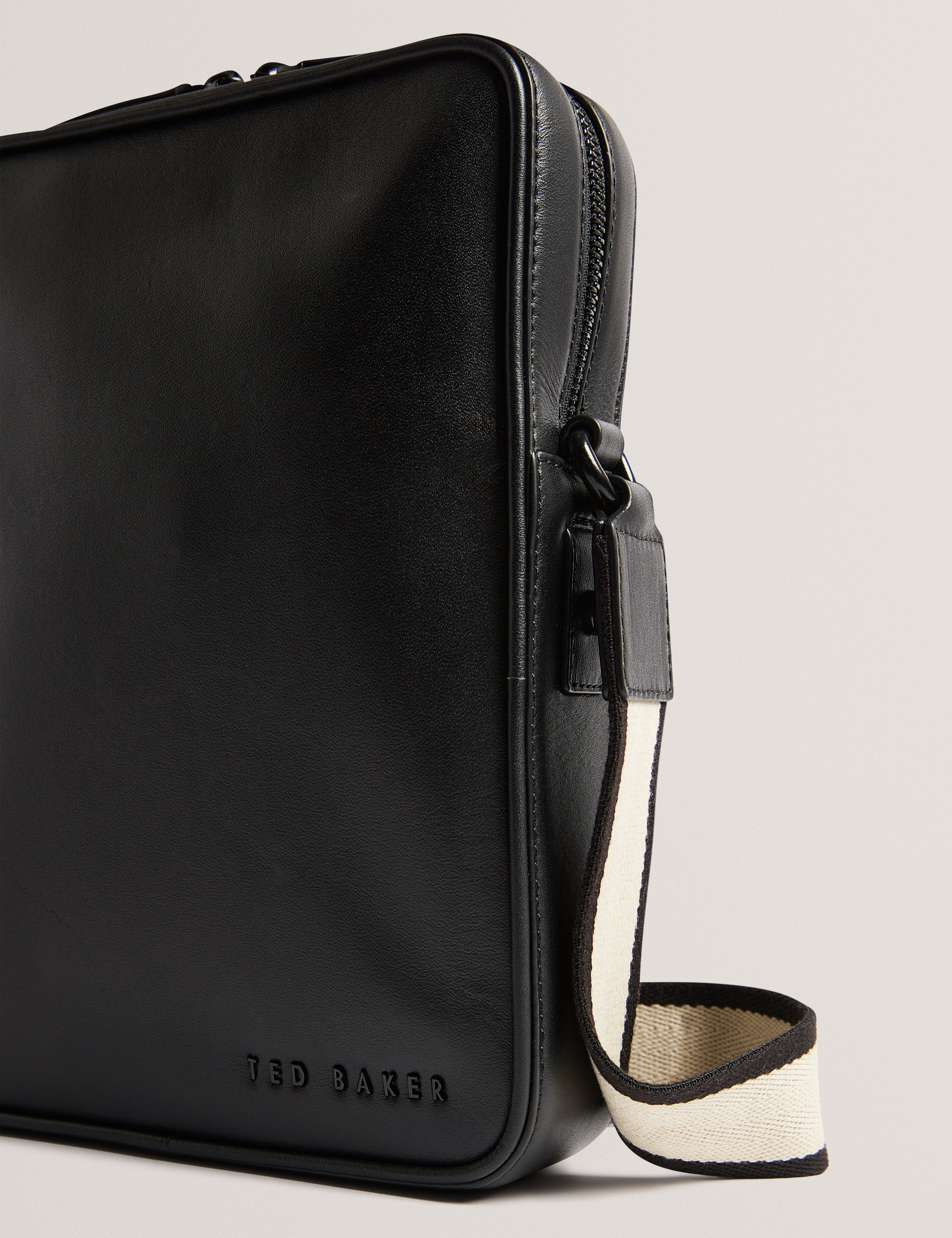 Caiisey Leather Flight Bag Black