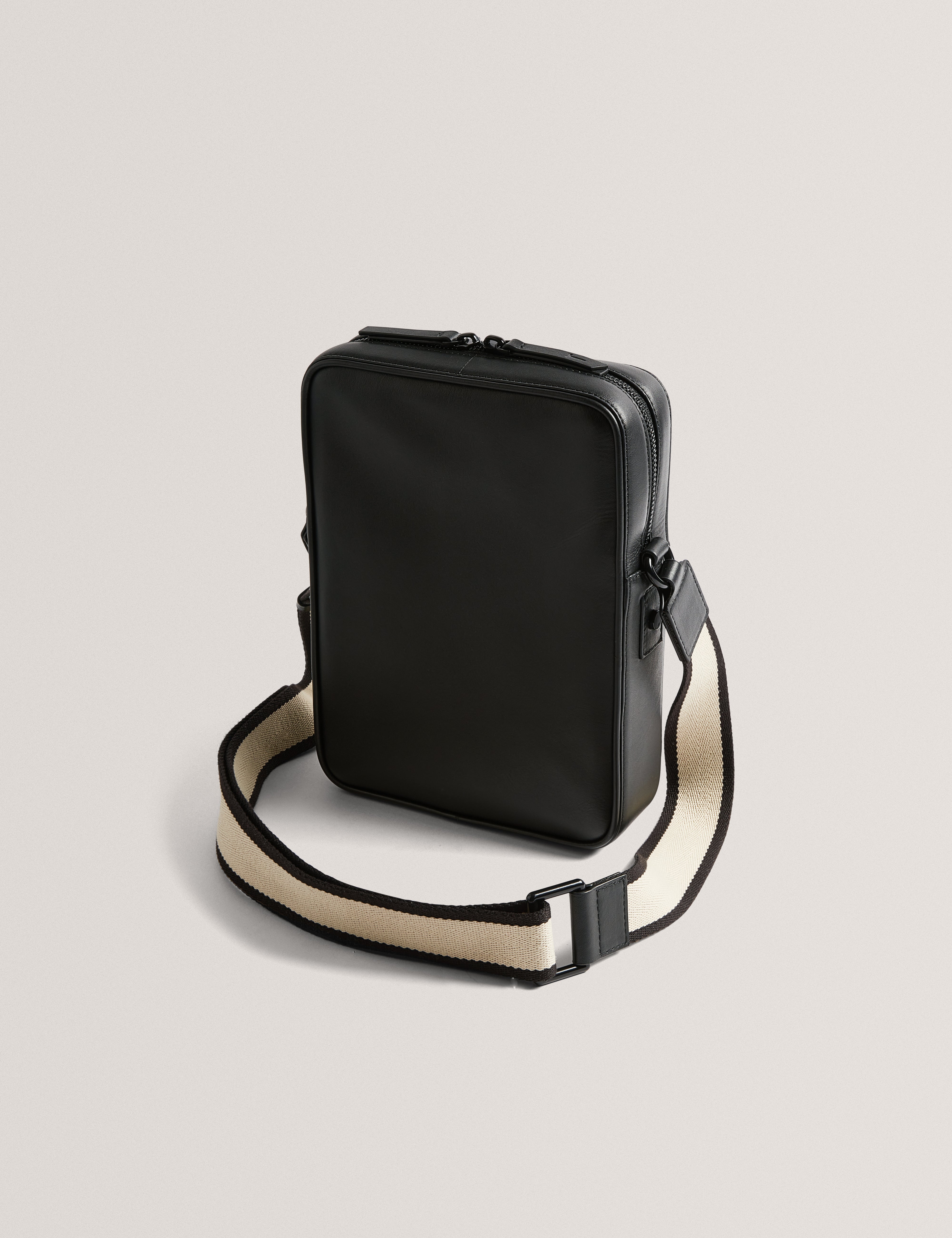 Caiisey Leather Flight Bag Black