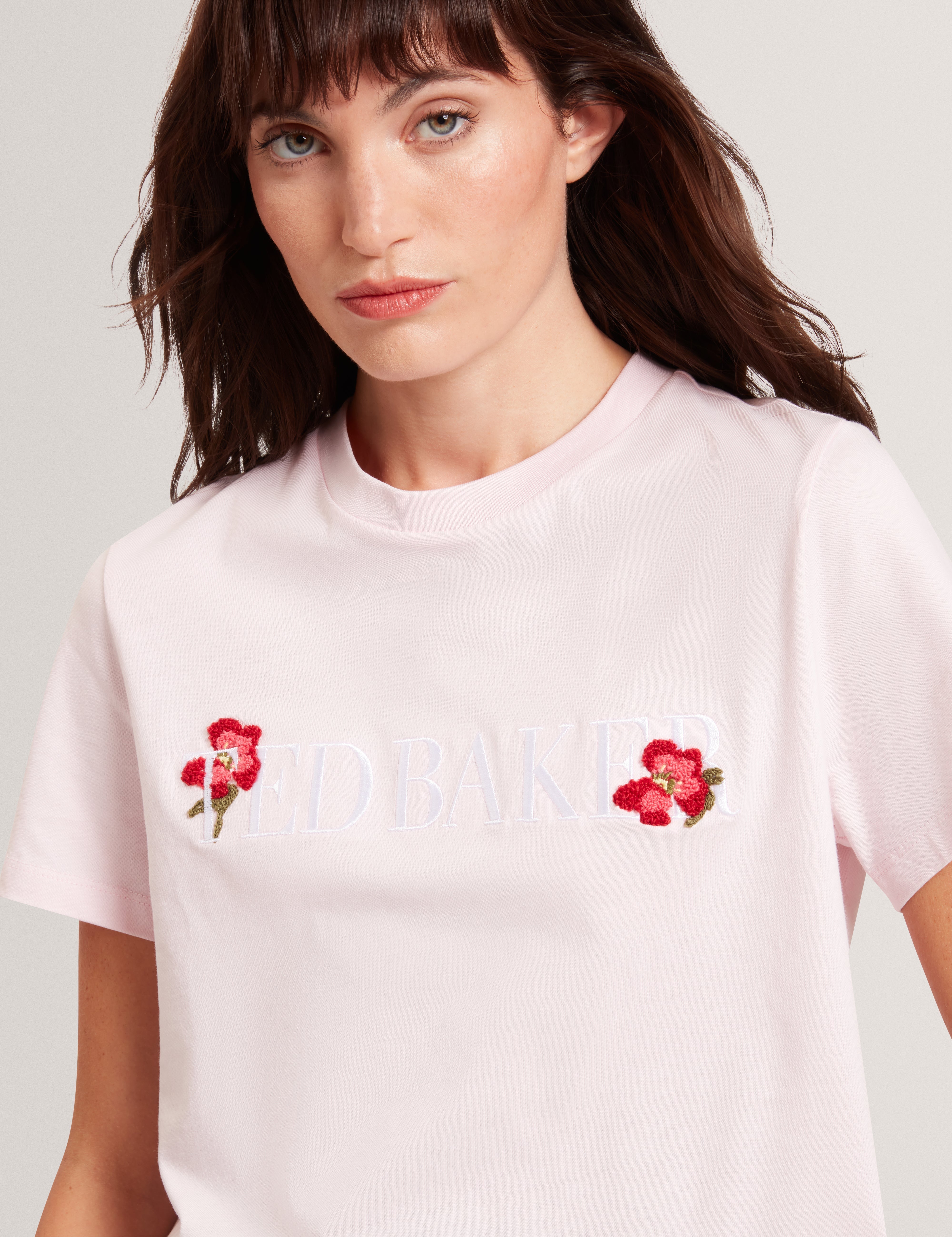 مولي تيشيرت بعلامة تيد بيكر لون وردي فاتح