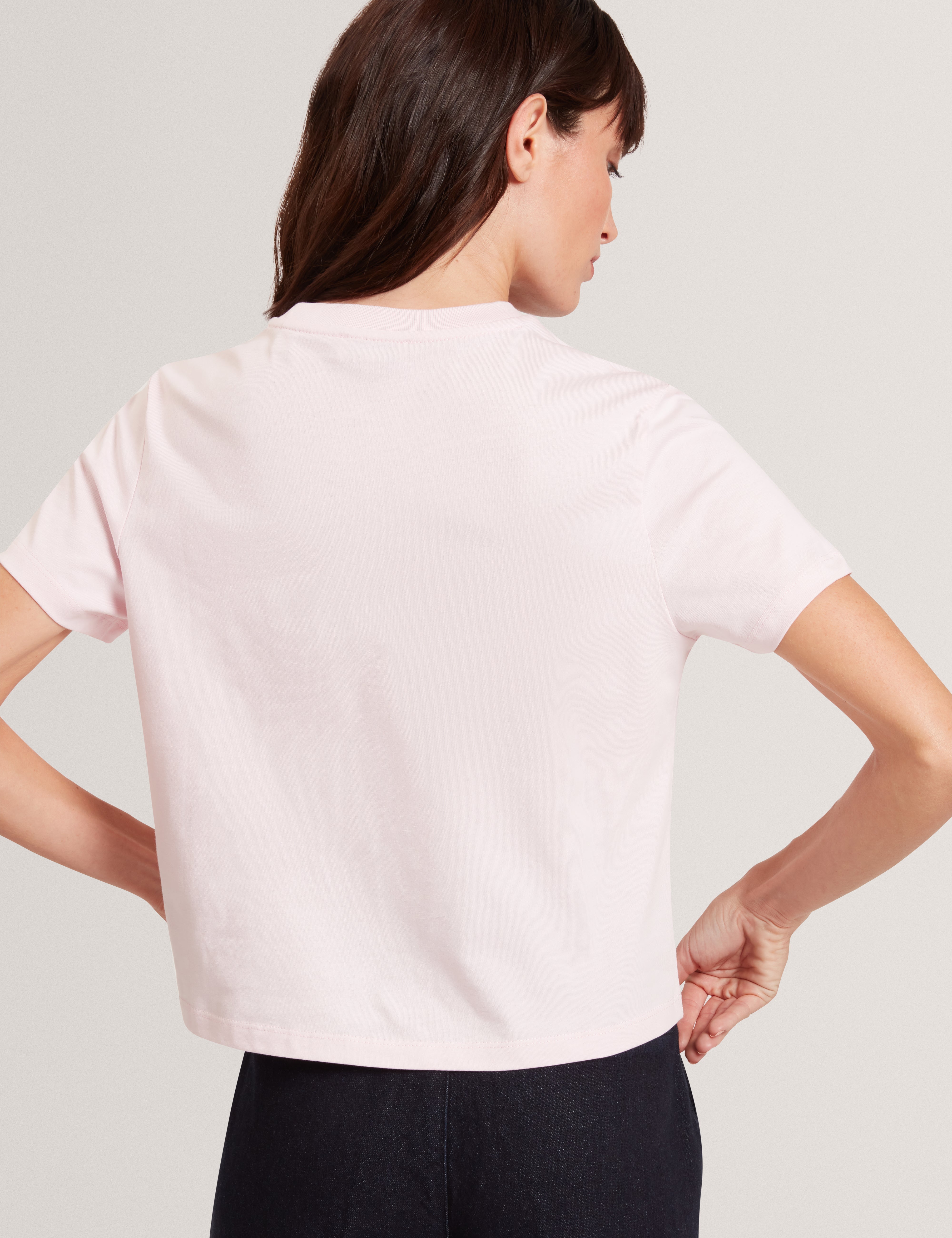 مولي تيشيرت بعلامة تيد بيكر لون وردي فاتح