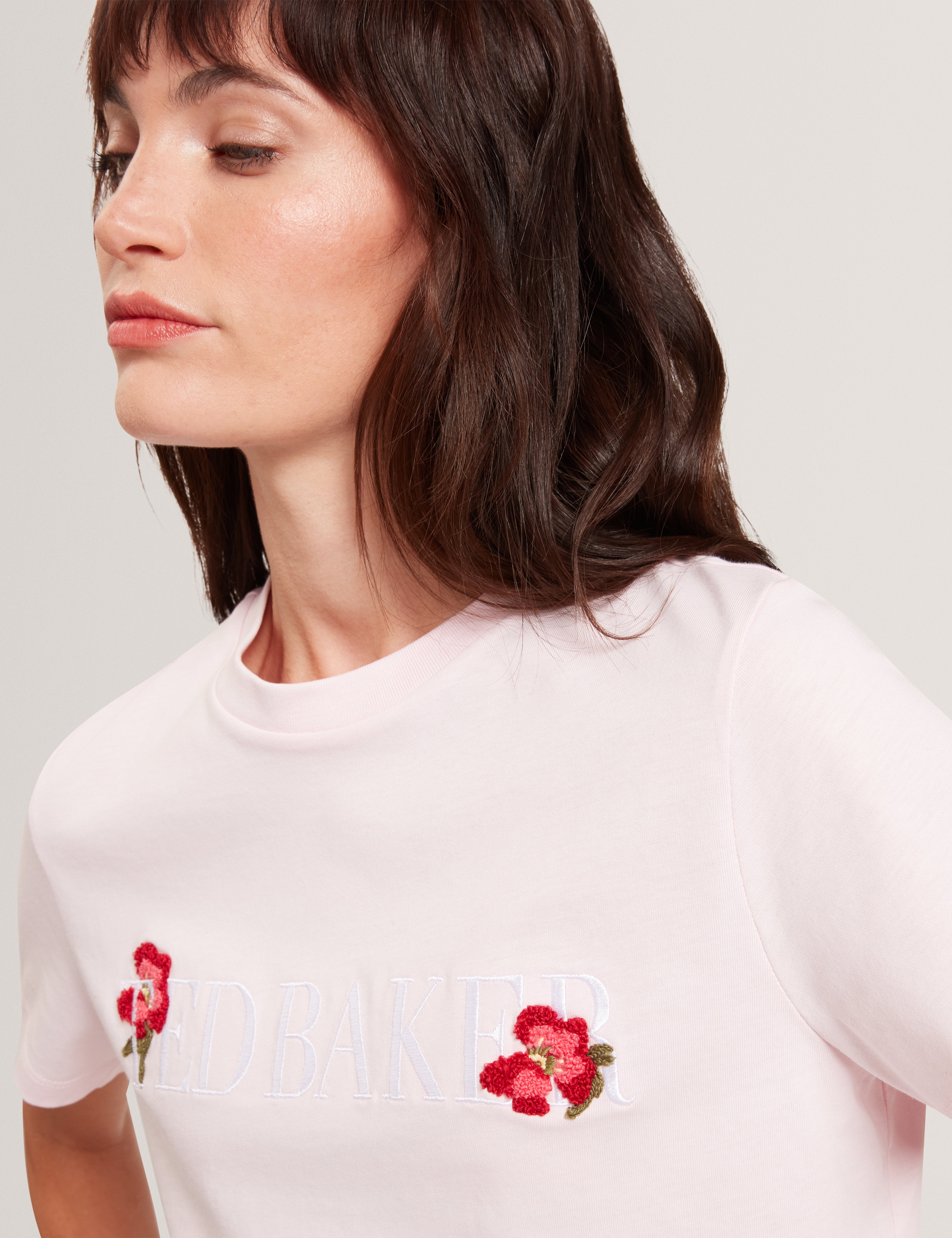 مولي تيشيرت بعلامة تيد بيكر لون وردي فاتح