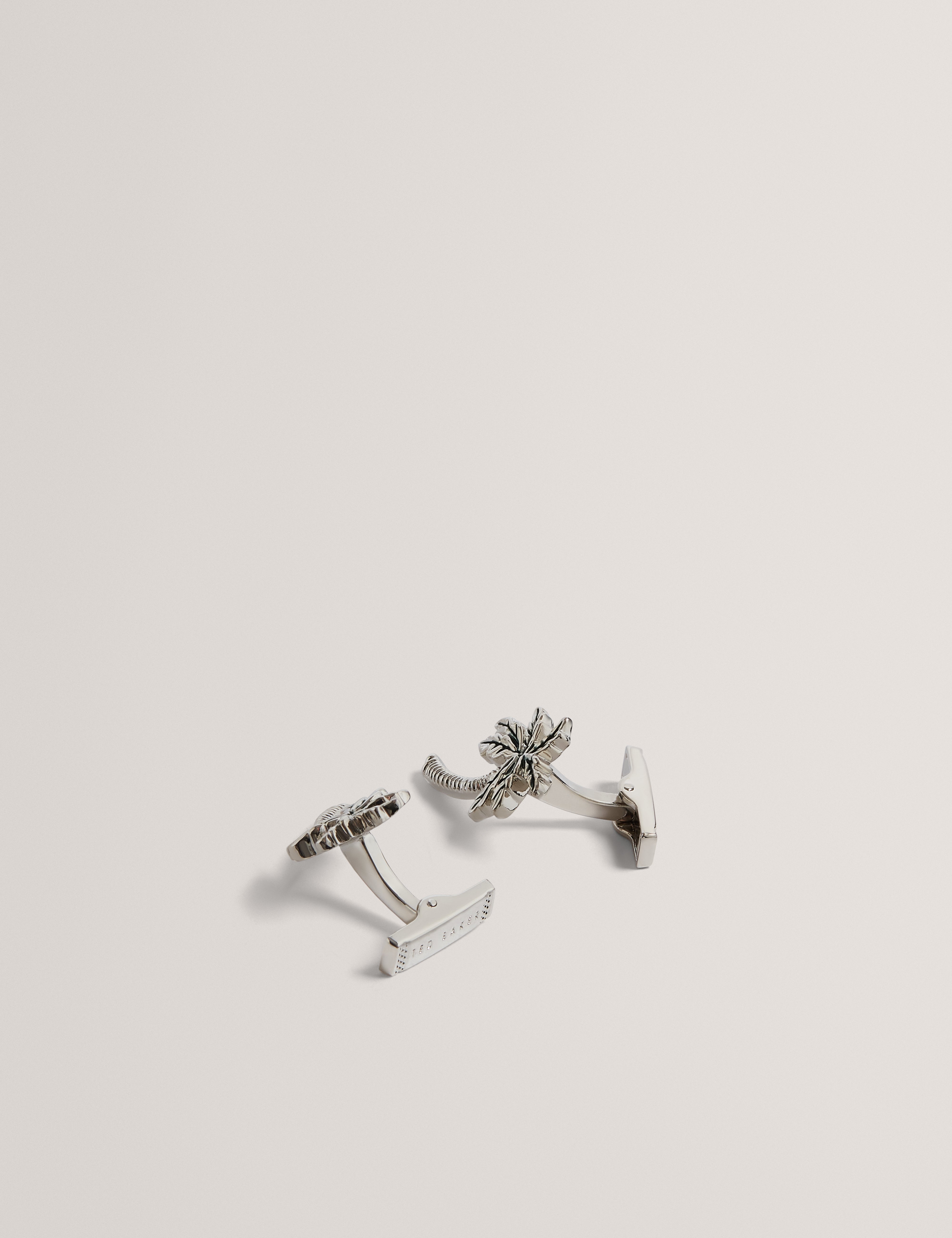 دبوس ياقة قميص من Palmiie على شكل شجرة نخيل فضي