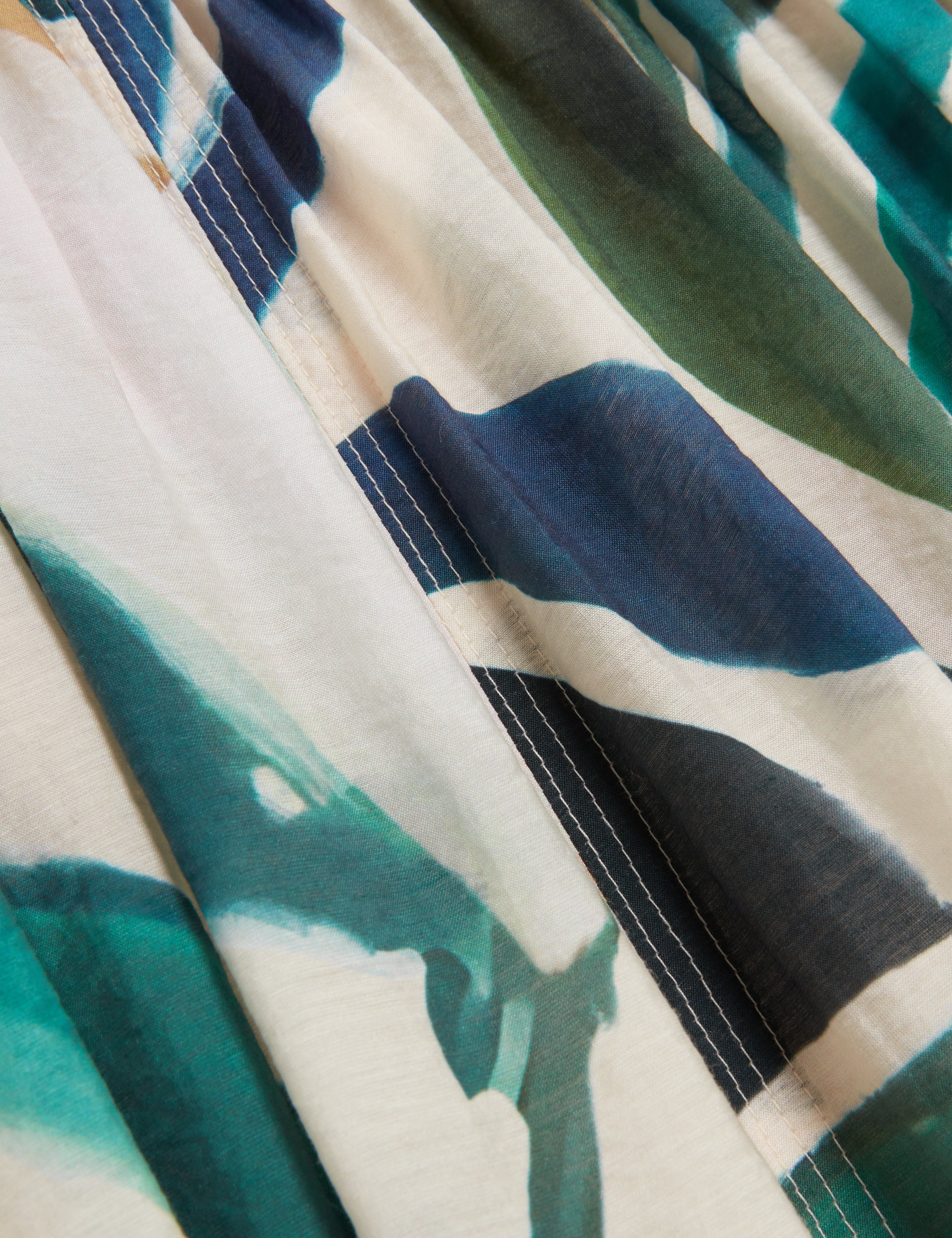 فستان مويلا ميدي بأكمام منفوخة وتفاصيل مجعدة، لون وردي فاتح